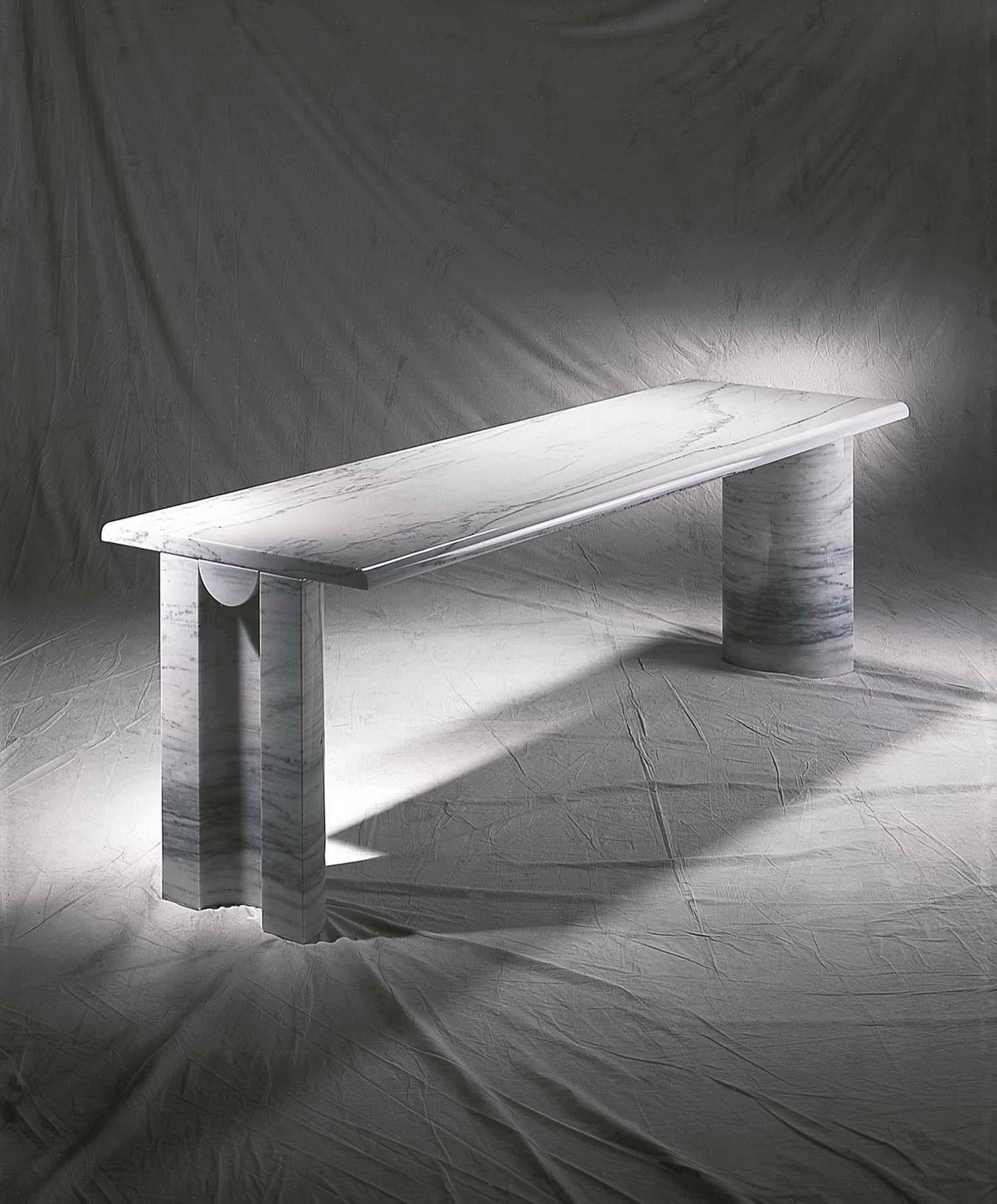 Name: Pariana.
Marble table designed by Pier Alessandro Giusti - Egidio Di Rosa.
Marble low table.
Size: Cm 140 x 70 x H 38.
Materials: Bianco carrara, nero marquina
Designer: P.A Giusti, E. Di Rosa.