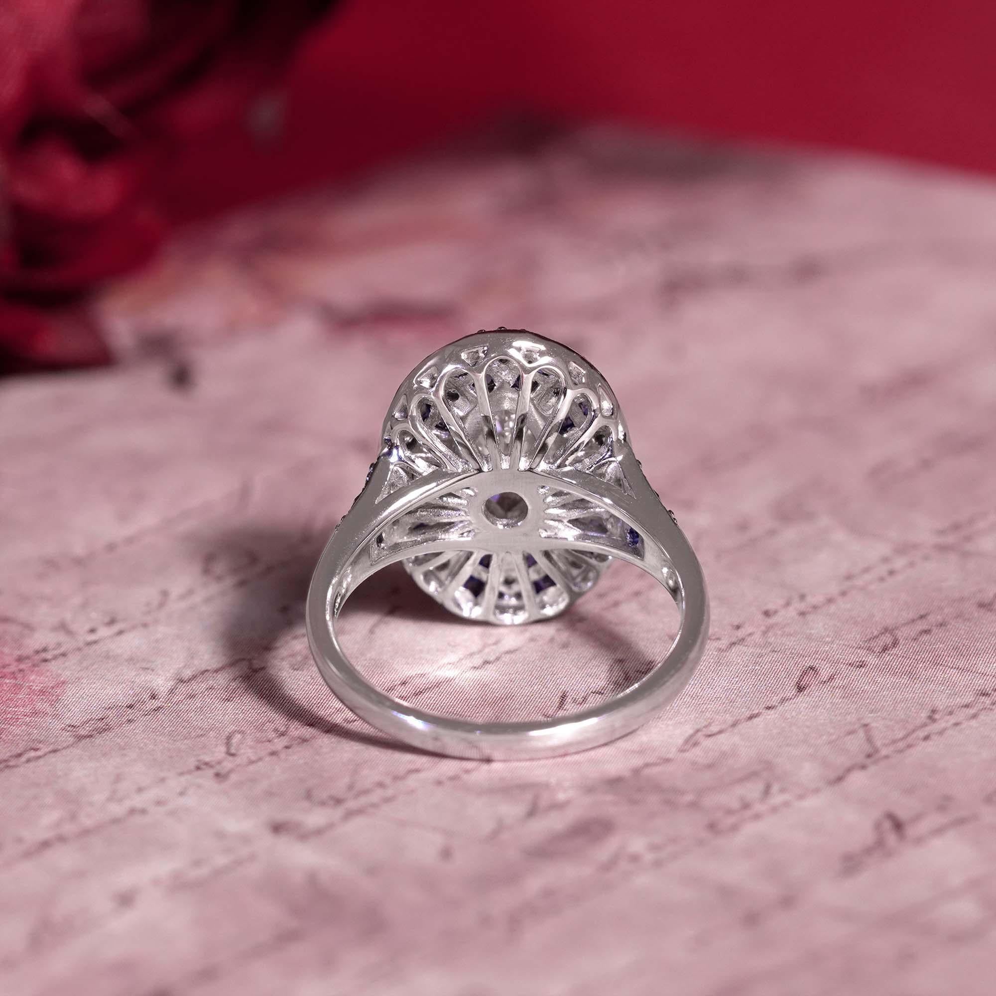 2.1 Ct. Bague de table en or blanc 18 carats, émeraude, saphir, diamant, style Art déco 1