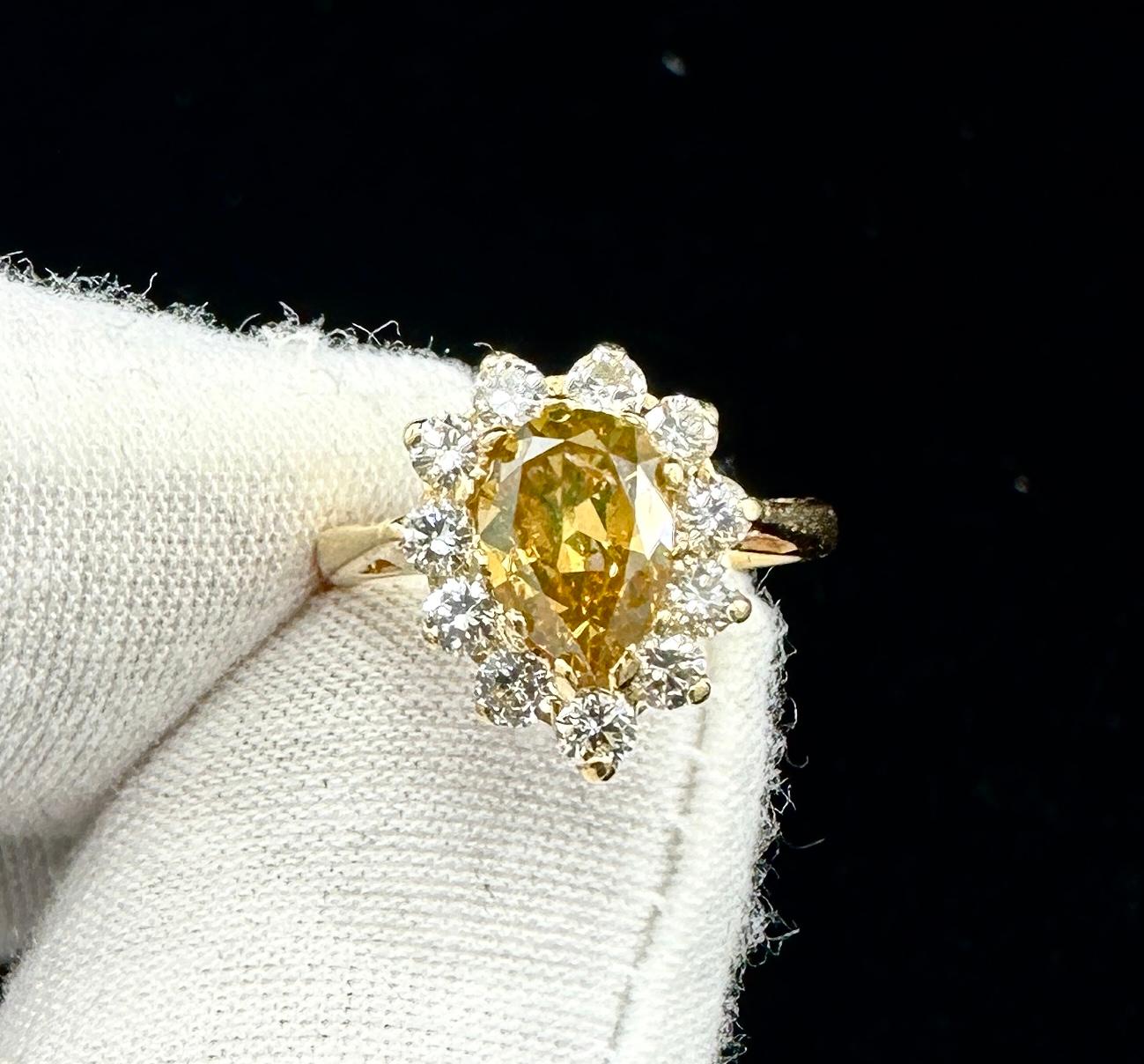Donna 2,1 CT Fancy Yellow Diamond Wedding Engagement Cocktail Ring Forma a pera in oro 14K in vendita