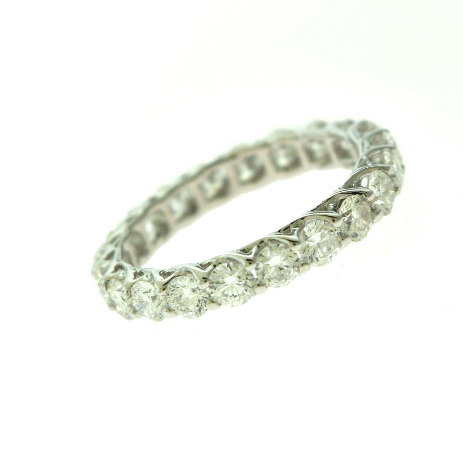 Verlobungsring aus Weißgold mit 21 Diamanten in Voll-Eternity-Ring (Brillantschliff) im Angebot