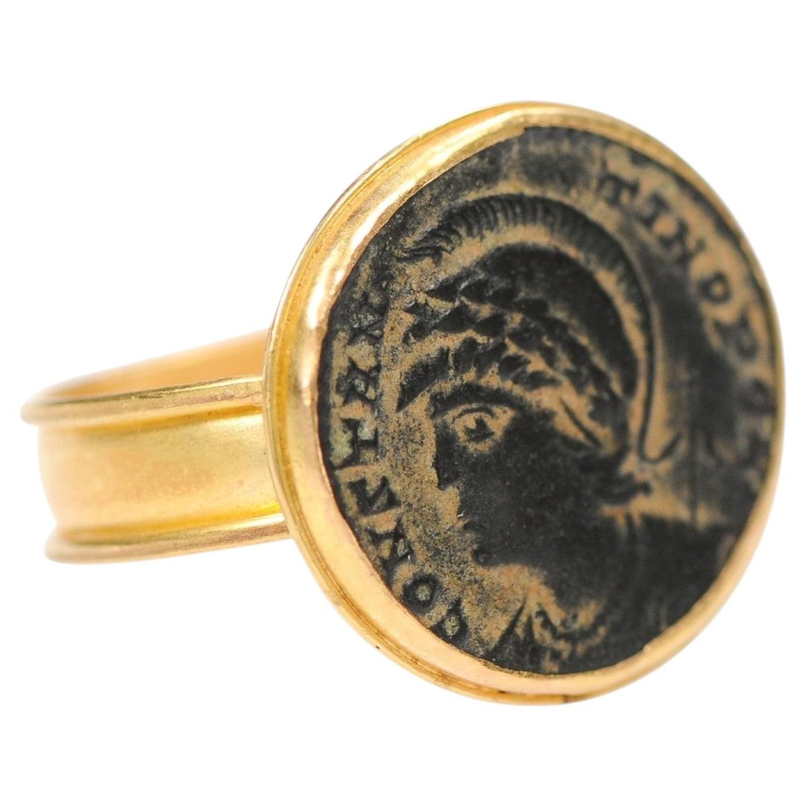 21 Karat Ring mit Bronze Münze Portrait im Angebot
