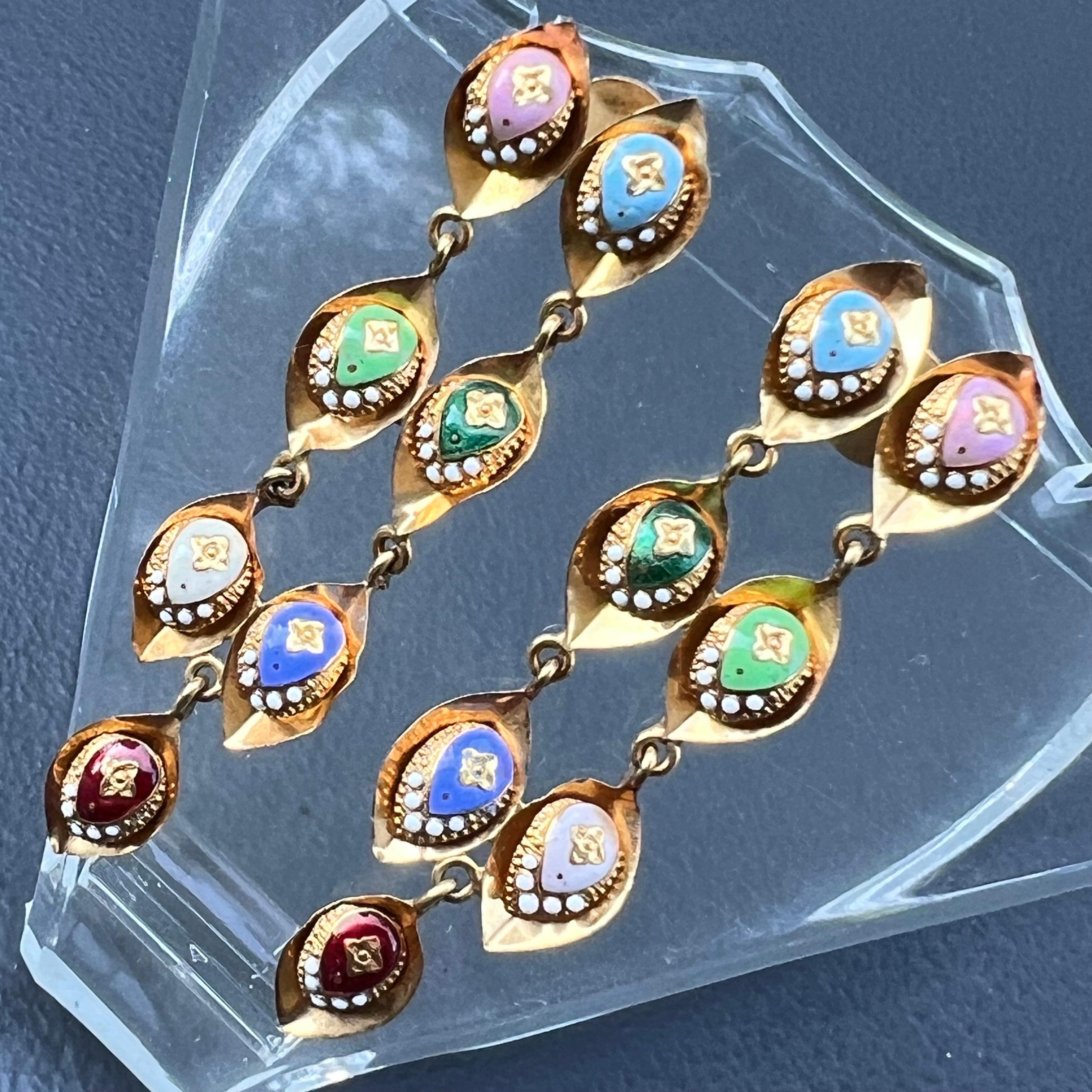 Boucles d'oreilles pendantes en or jaune 21 carats avec émail  en vente 5