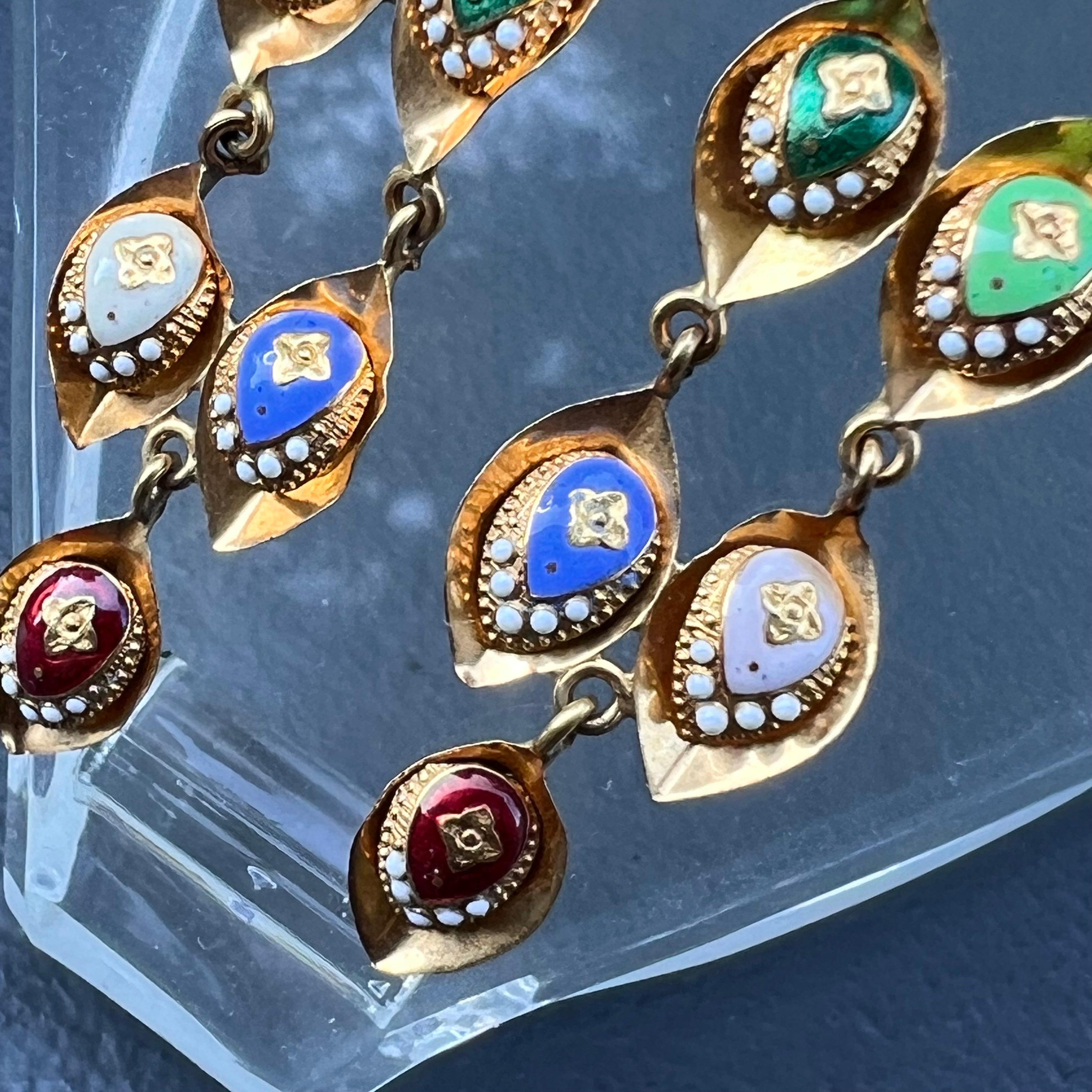 Boucles d'oreilles pendantes en or jaune 21 carats avec émail  en vente 6