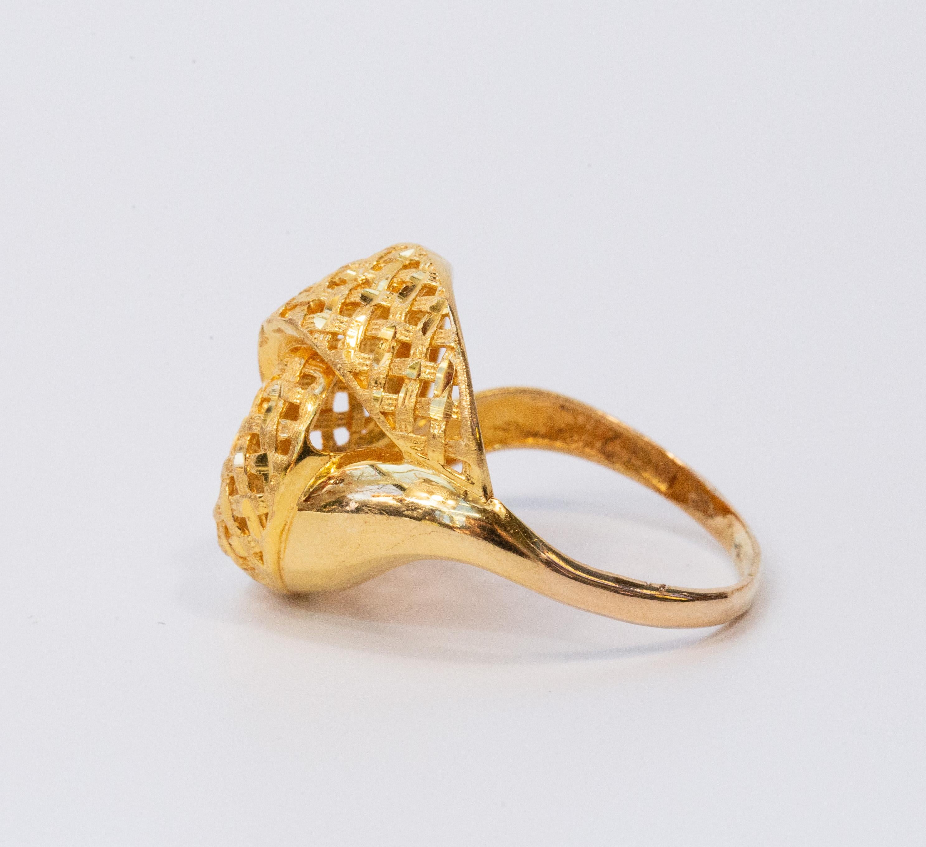 Women's or Men's 21 Karat Yellow Gold Fashion Ring with Curl For Sale
