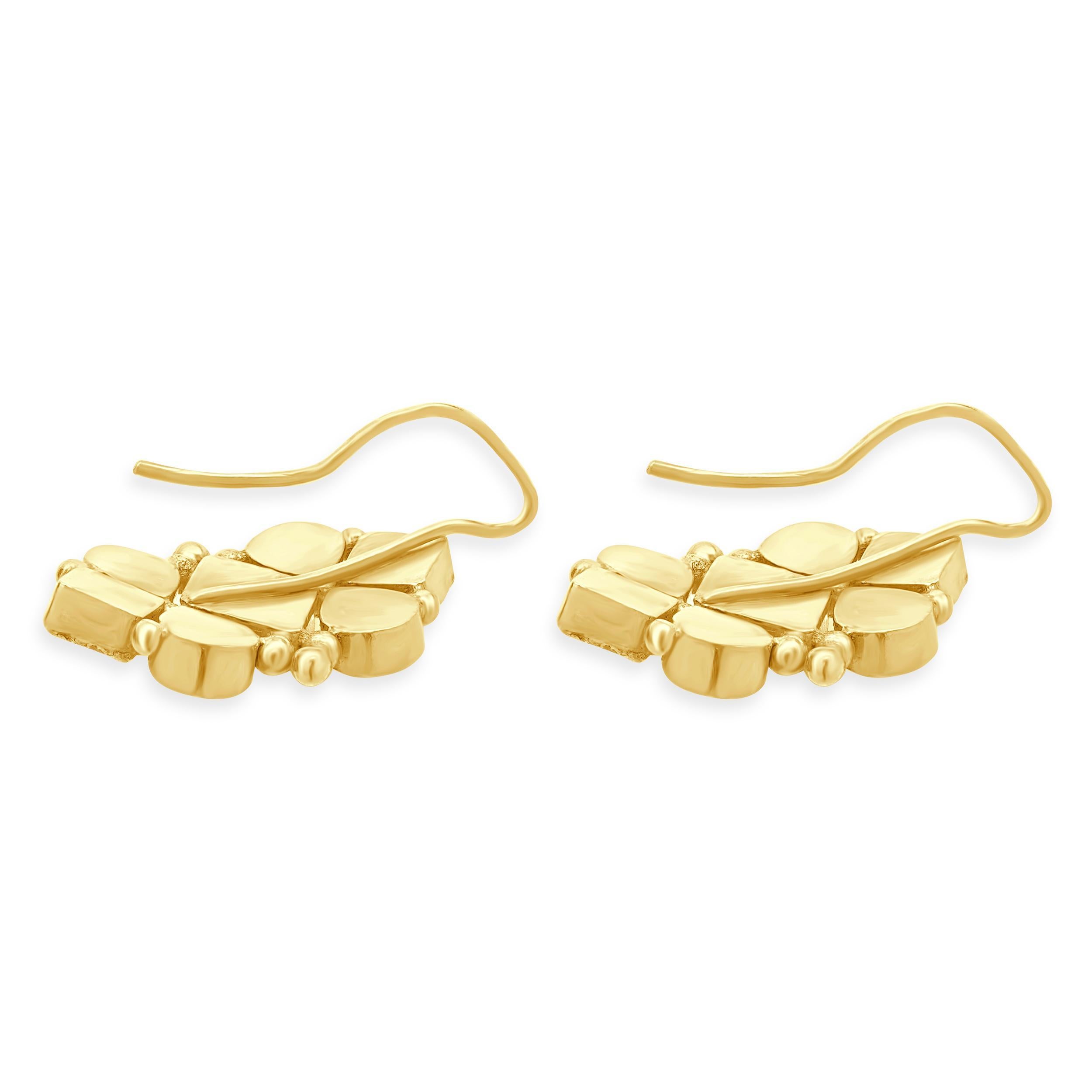 Designer : design personnalisé
Matériau : Or jaune 21K
Diamants : 14 tailles mixtes = 1,00cttw
Poids : 10.29 grammes

