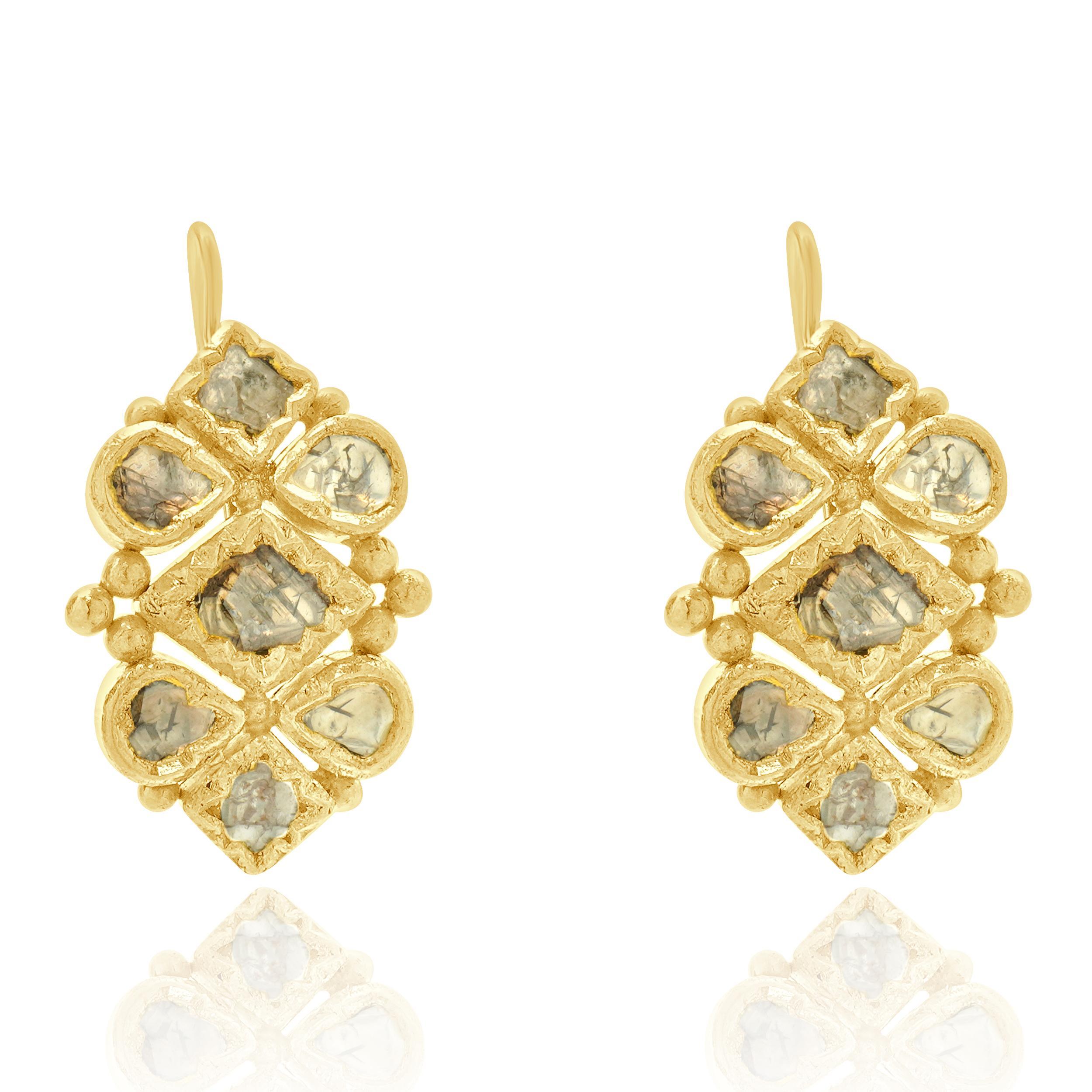 Boucles d'oreilles pendantes en or jaune 21 carats avec diamants multi-coupes tranchés