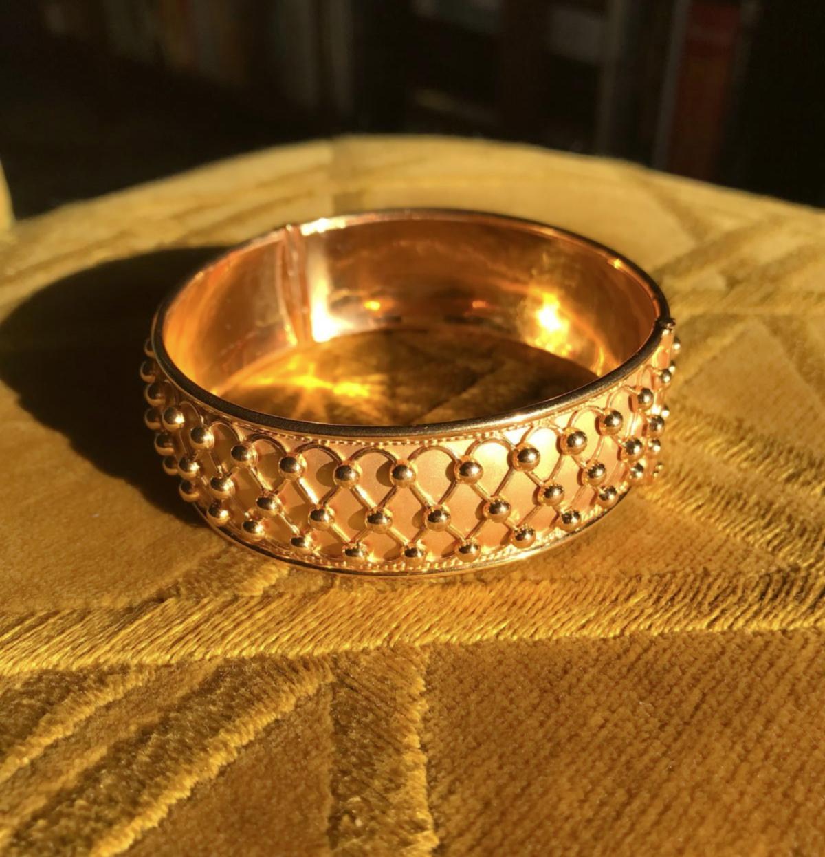 21 Karat Yellow Gold Swirl and Ball Fancy Bangle In Excellent Condition In QLD , AU