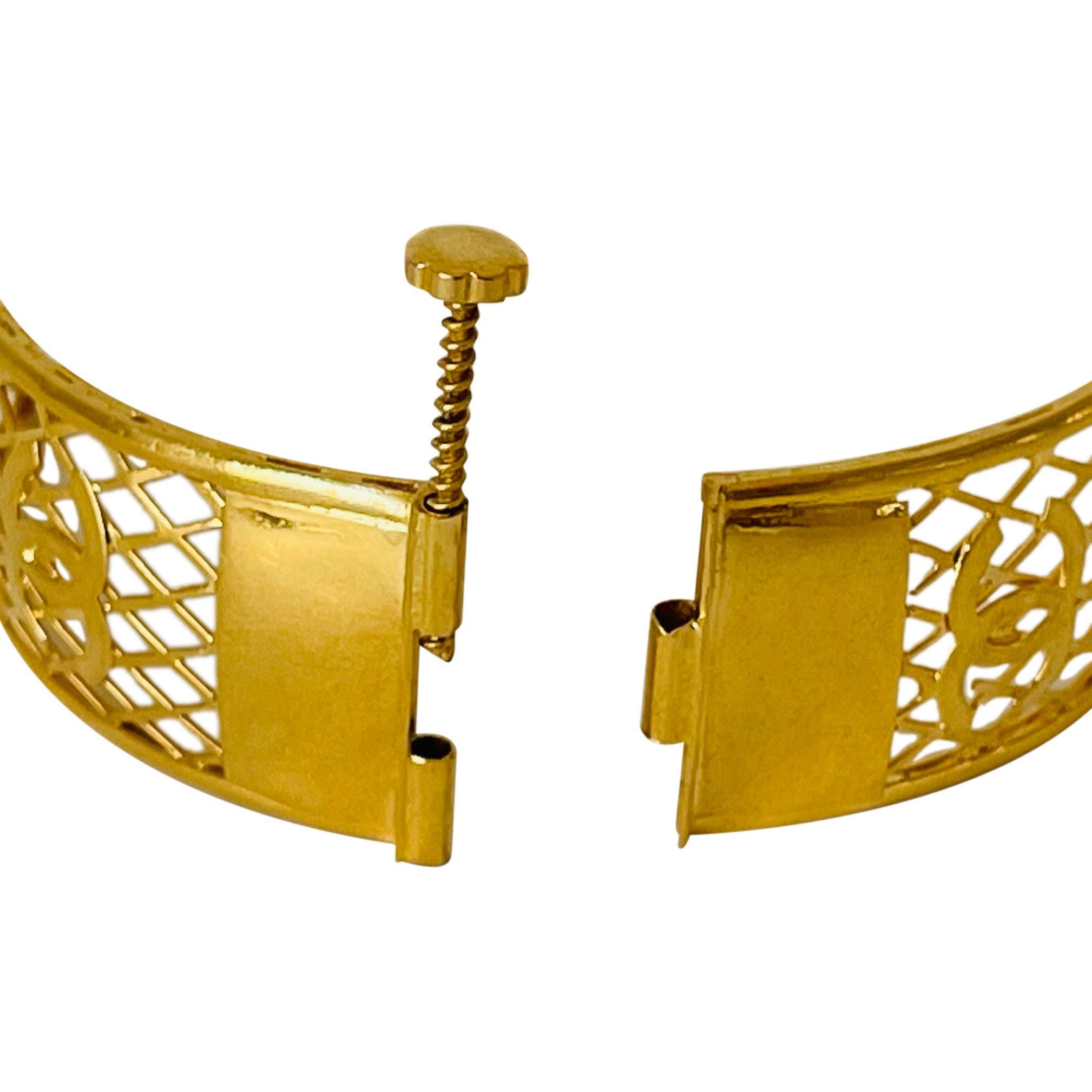 Women's 21 Karat Yellow Gold Vintage CC Motif Open Bangle Bracelet 