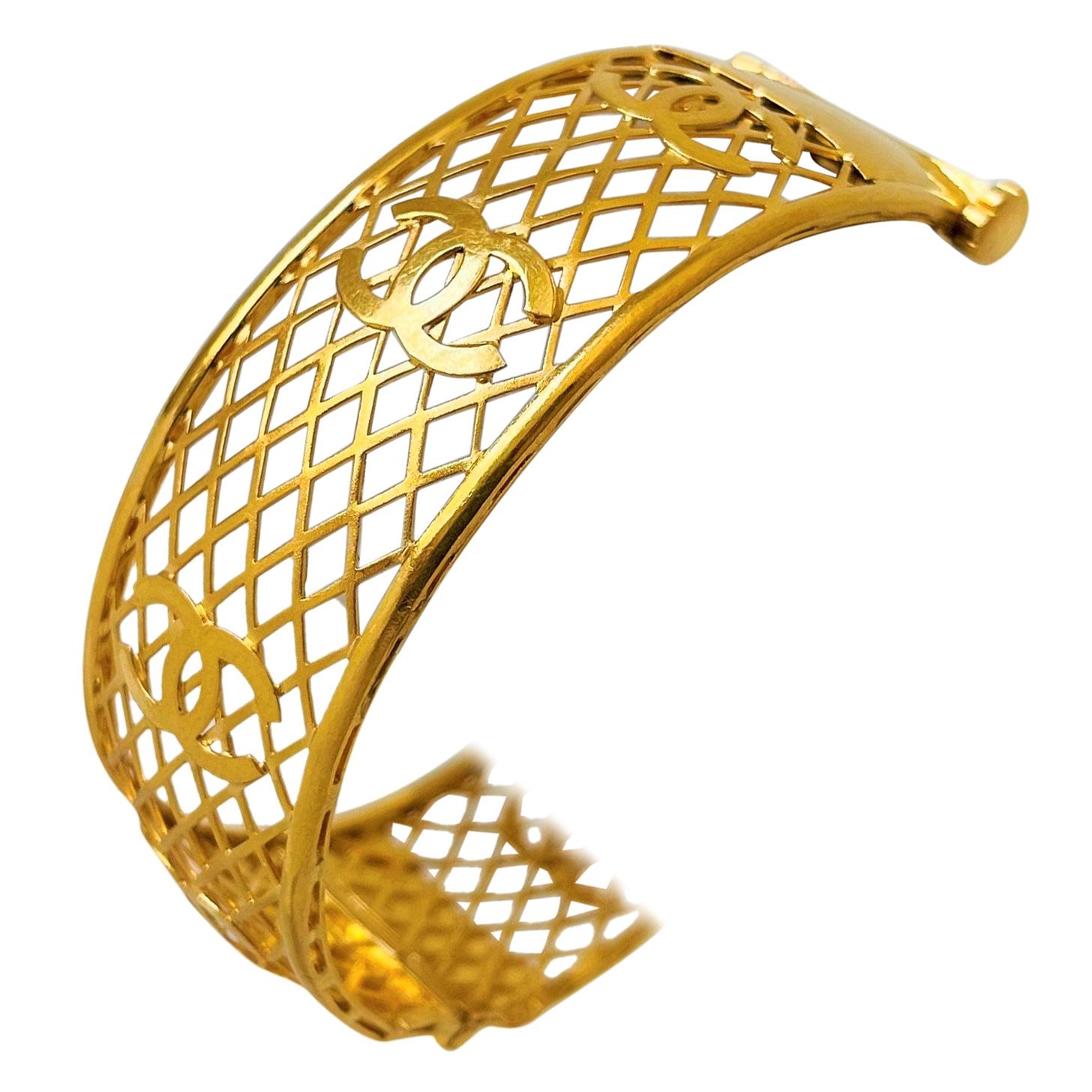 21 Karat Yellow Gold Vintage CC Motif Open Bangle Bracelet 
