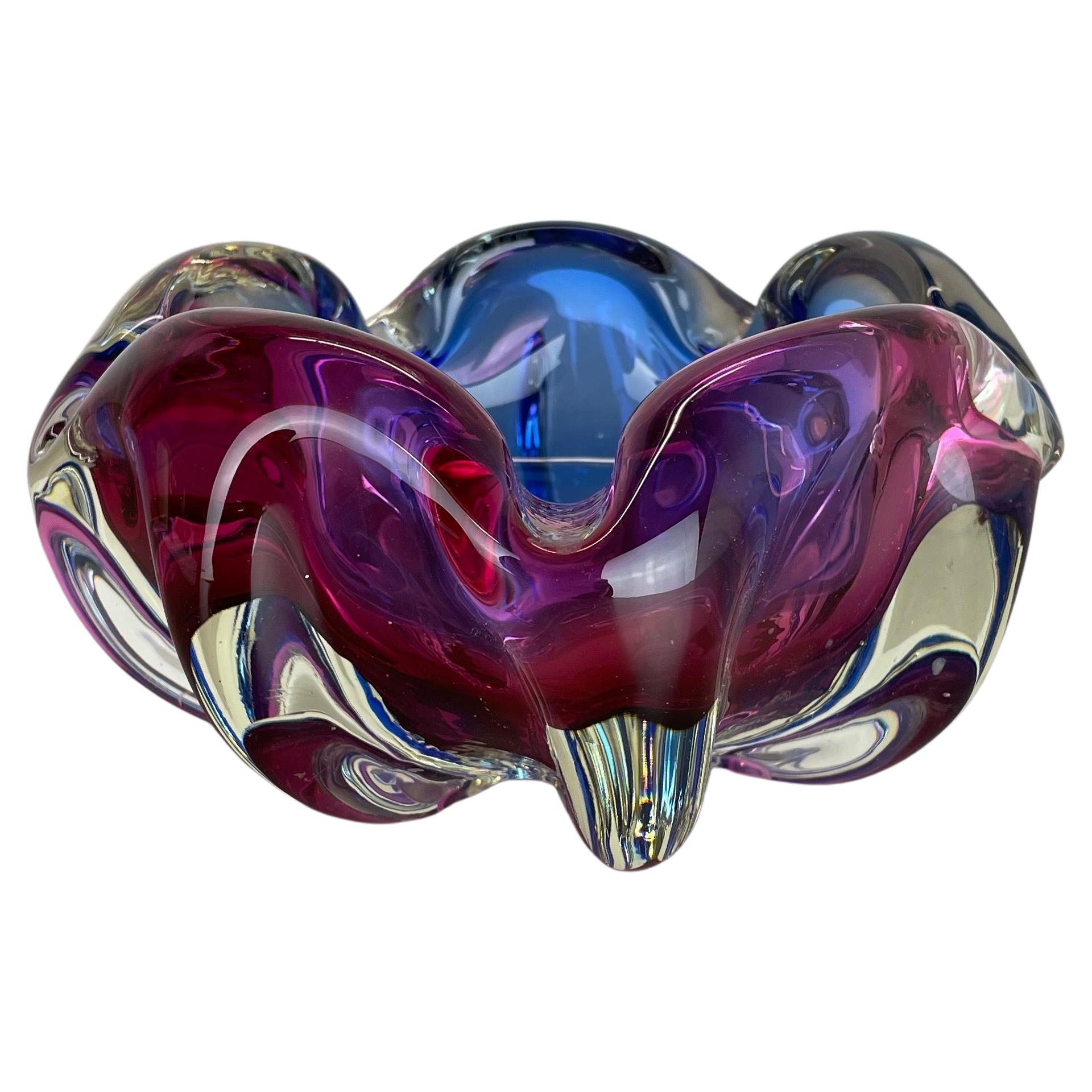 Cendrier en verre de Murano rose-violet de 2,1 kg avec éléments en forme de coquille, Murano, Italie, 1970