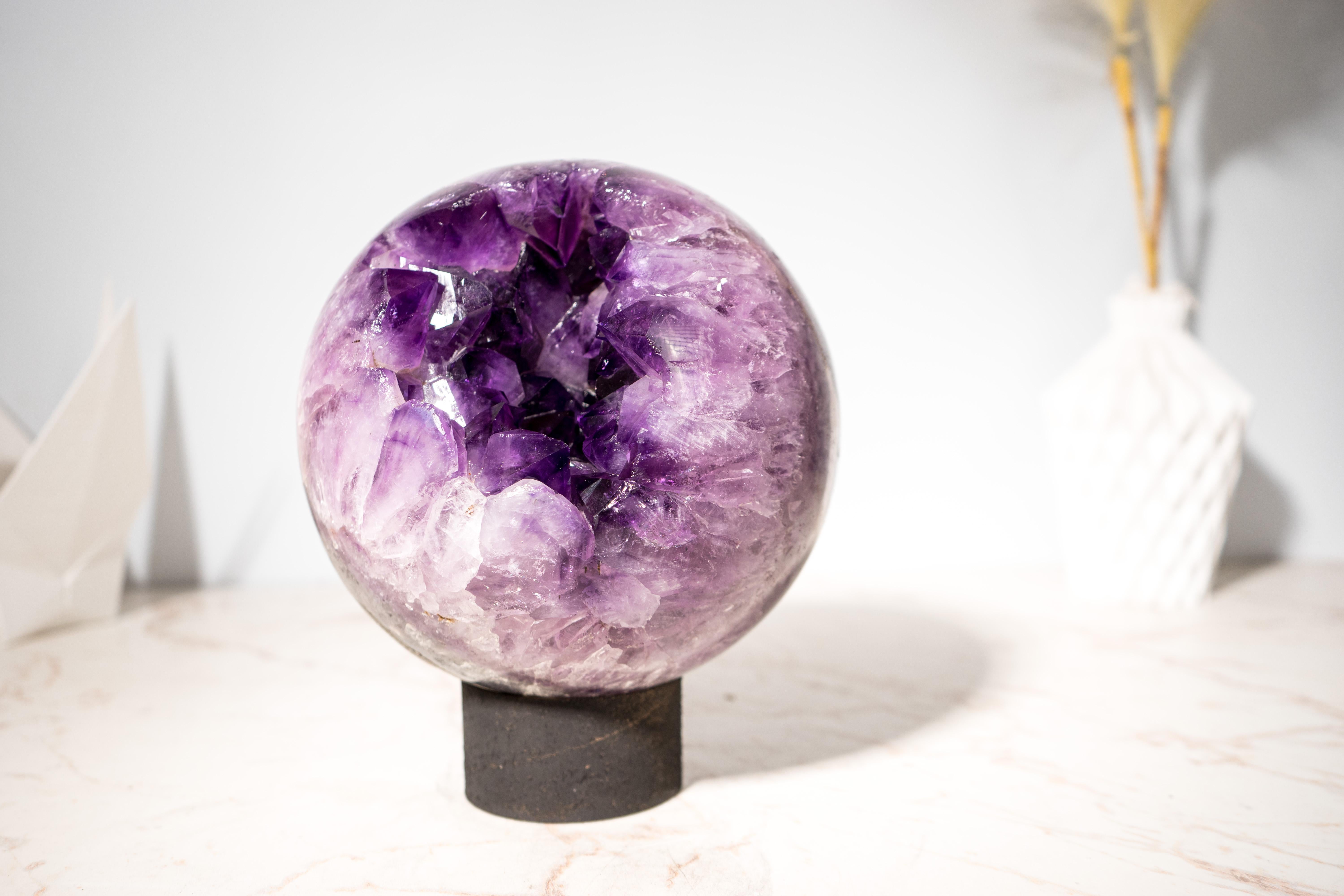 XXI secolo e contemporaneo Sfera di ametista AAA da 21 lb X-Large con Druzy viola intenso in vendita