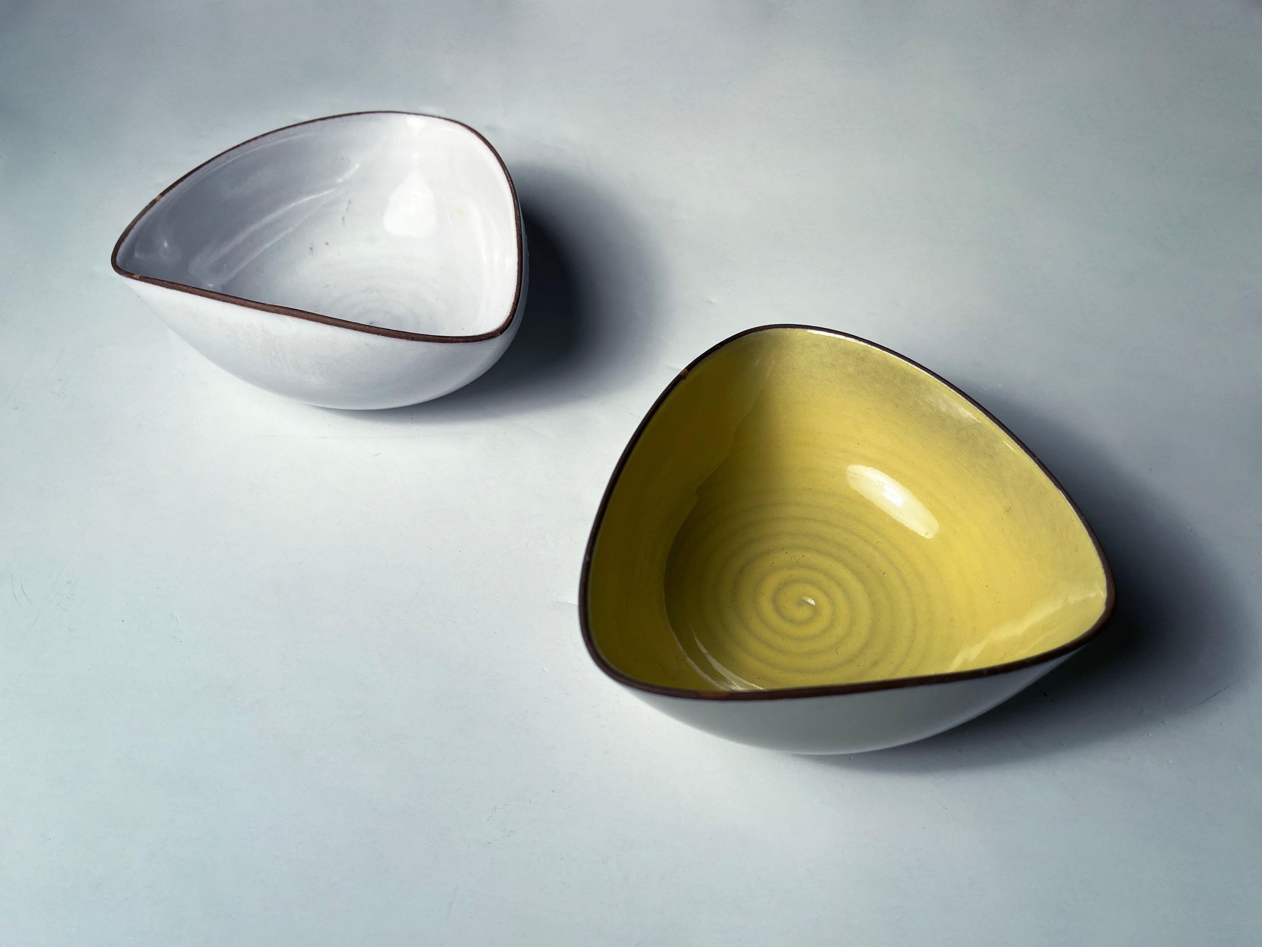 21 Piece Collection of German Bauhaus Pottery by KMK / manner of Otto Lindig For Sale 4