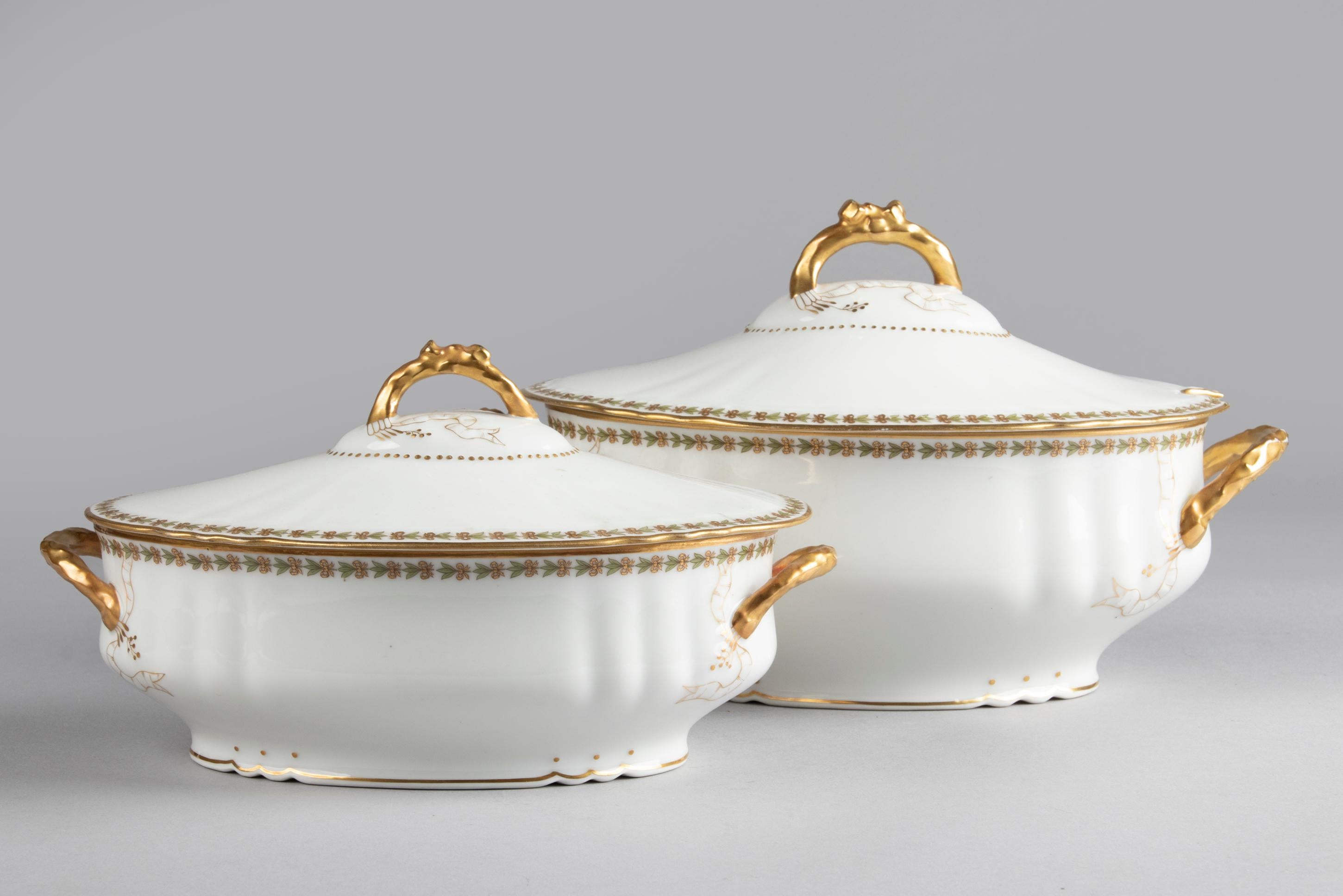 21-Piece Early 20th Century Porcelain Dinner Set Made by Limoges 3
