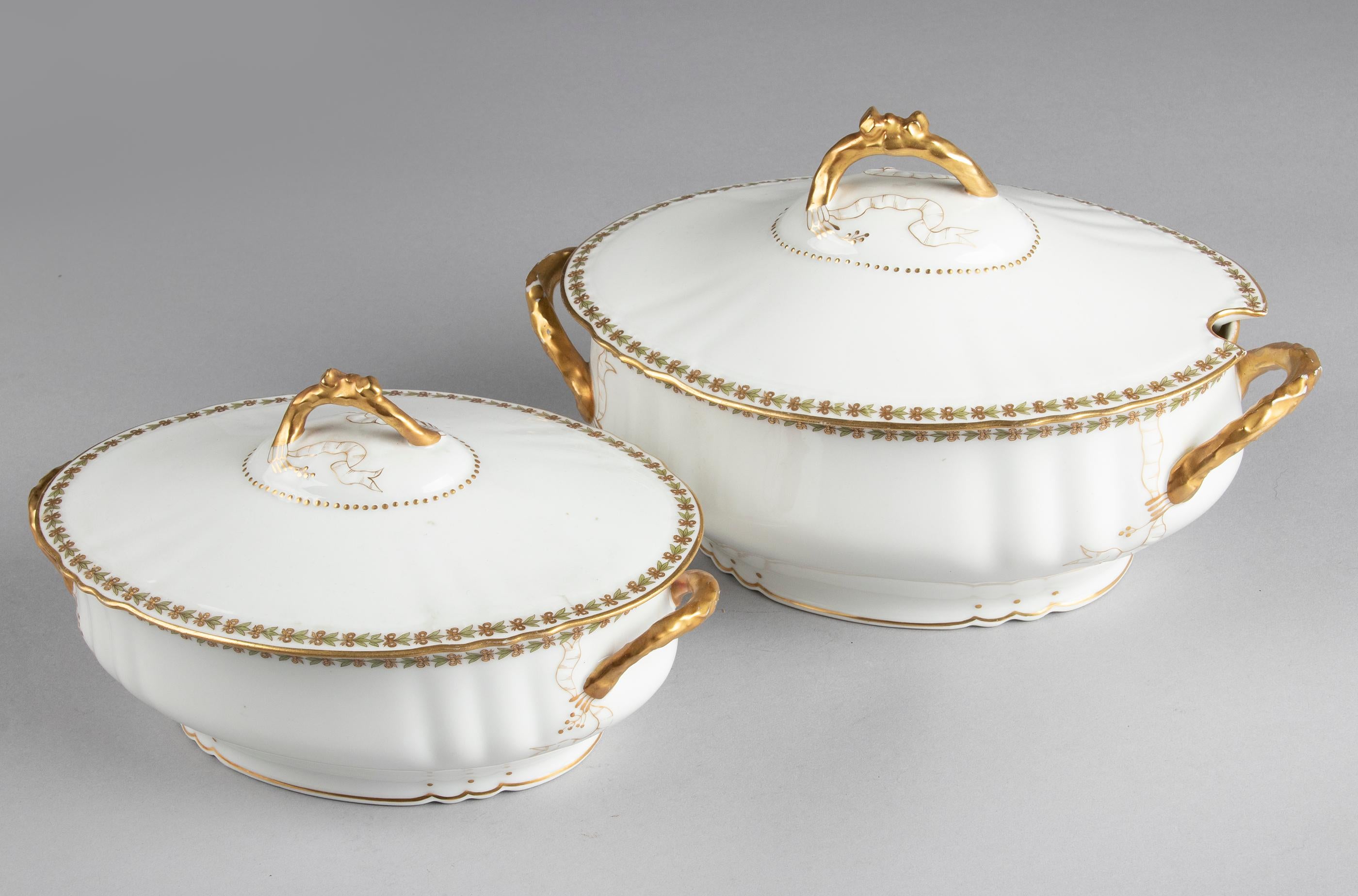 21-Piece Early 20th Century Porcelain Dinner Set Made by Limoges 4