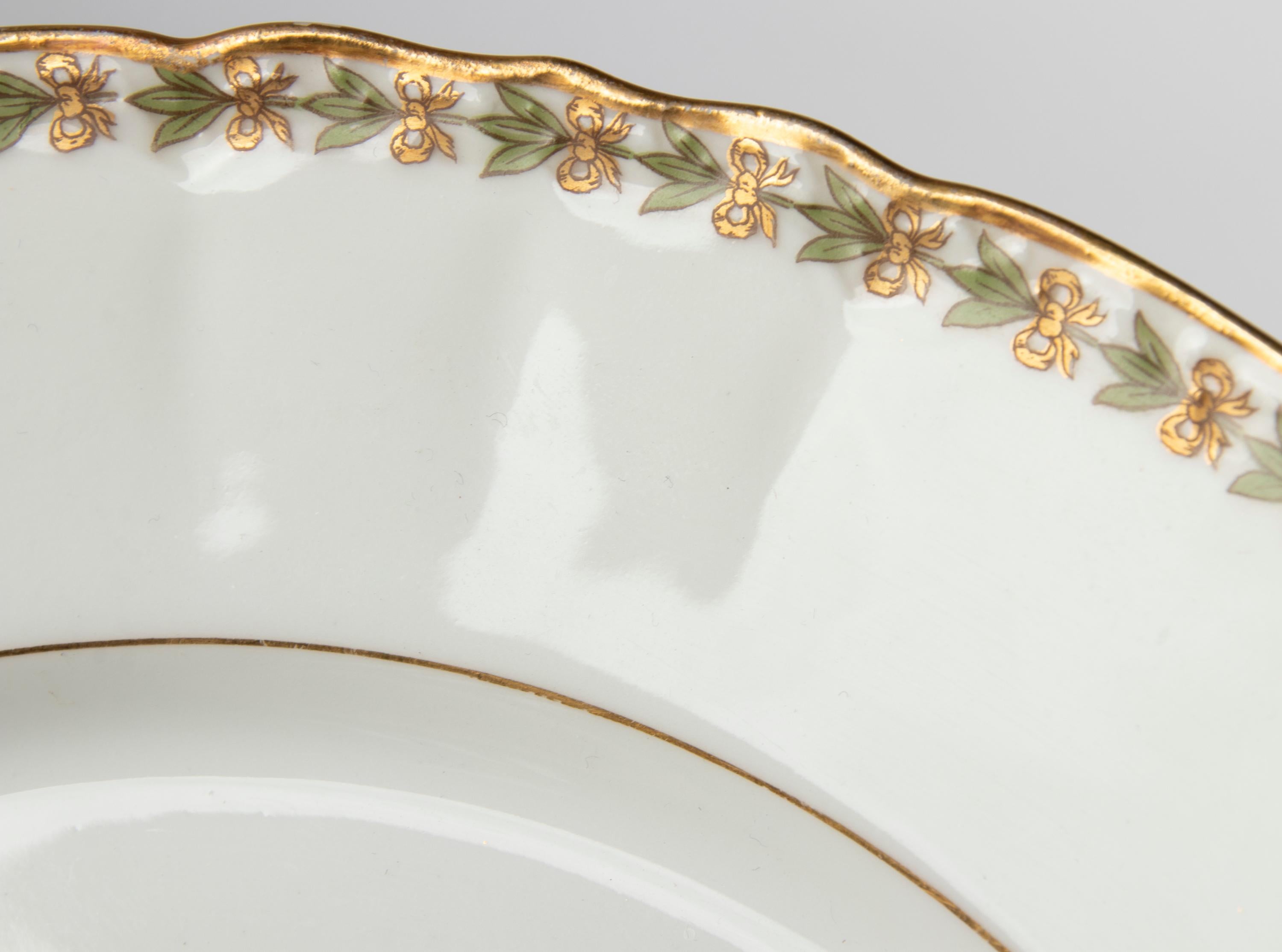 21-Piece Early 20th Century Porcelain Dinner Set Made by Limoges In Good Condition In Casteren, Noord-Brabant