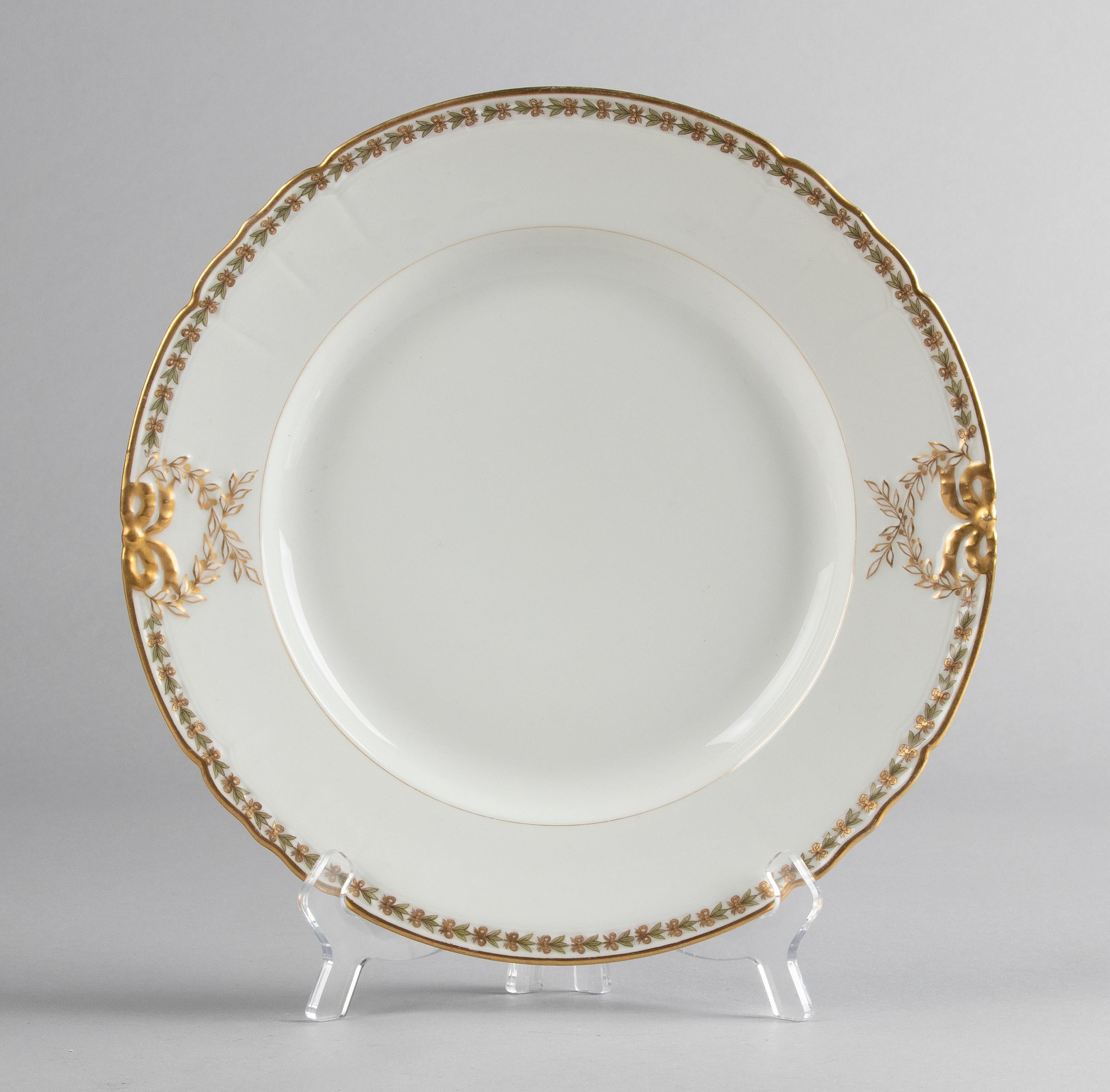 21-Piece Early 20th Century Porcelain Dinner Set Made by Limoges 1