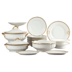 Ensemble de 21 pièces en porcelaine du début du 20e siècle fabriqué par Limoges