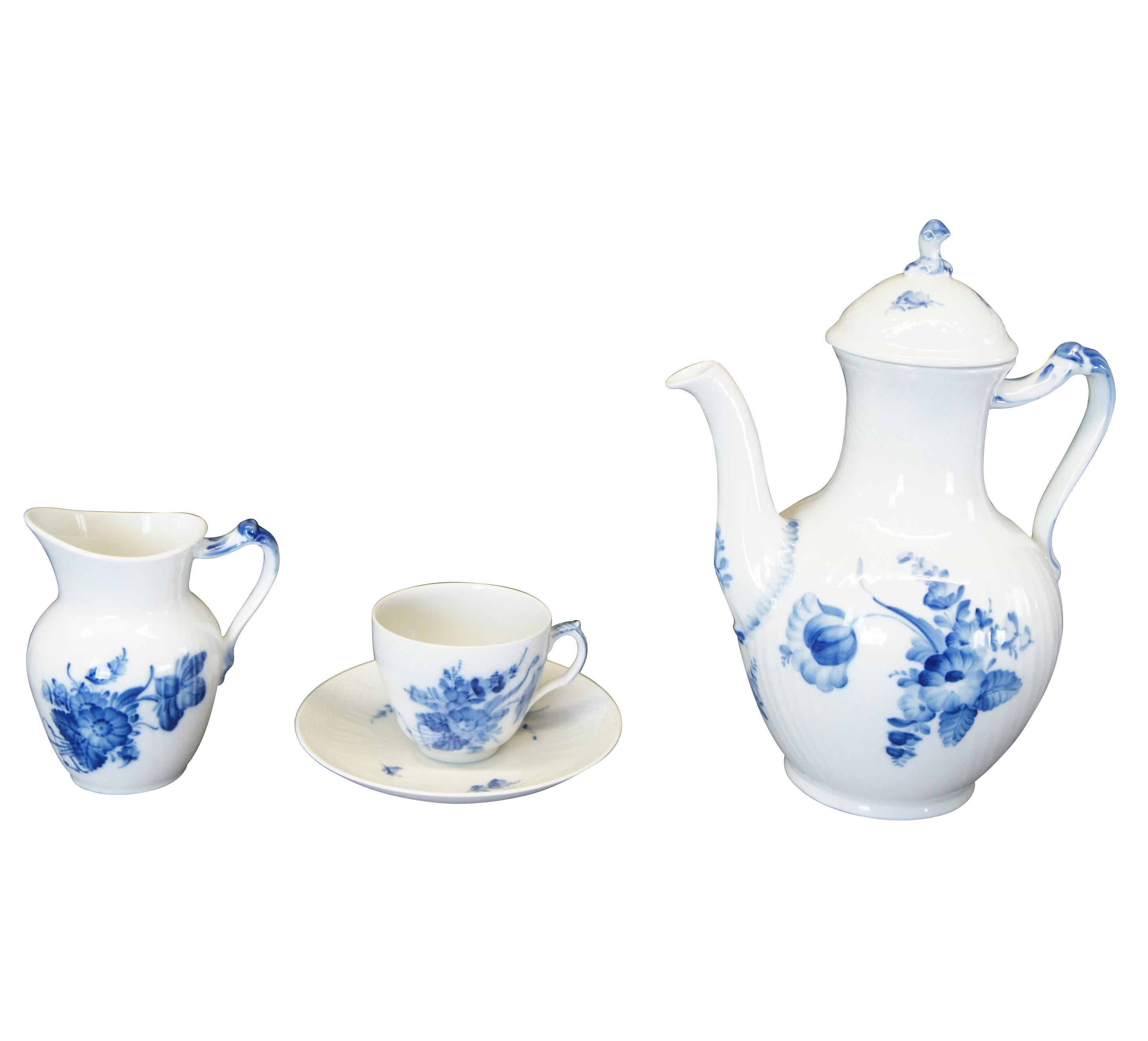 Royal Copenhagen Denmark tea set. Features service for 8 with sugar, creamer and coffee / tea pot. Made from porcelain with blue flowers pattern.


DIMENSIONS

Standard.