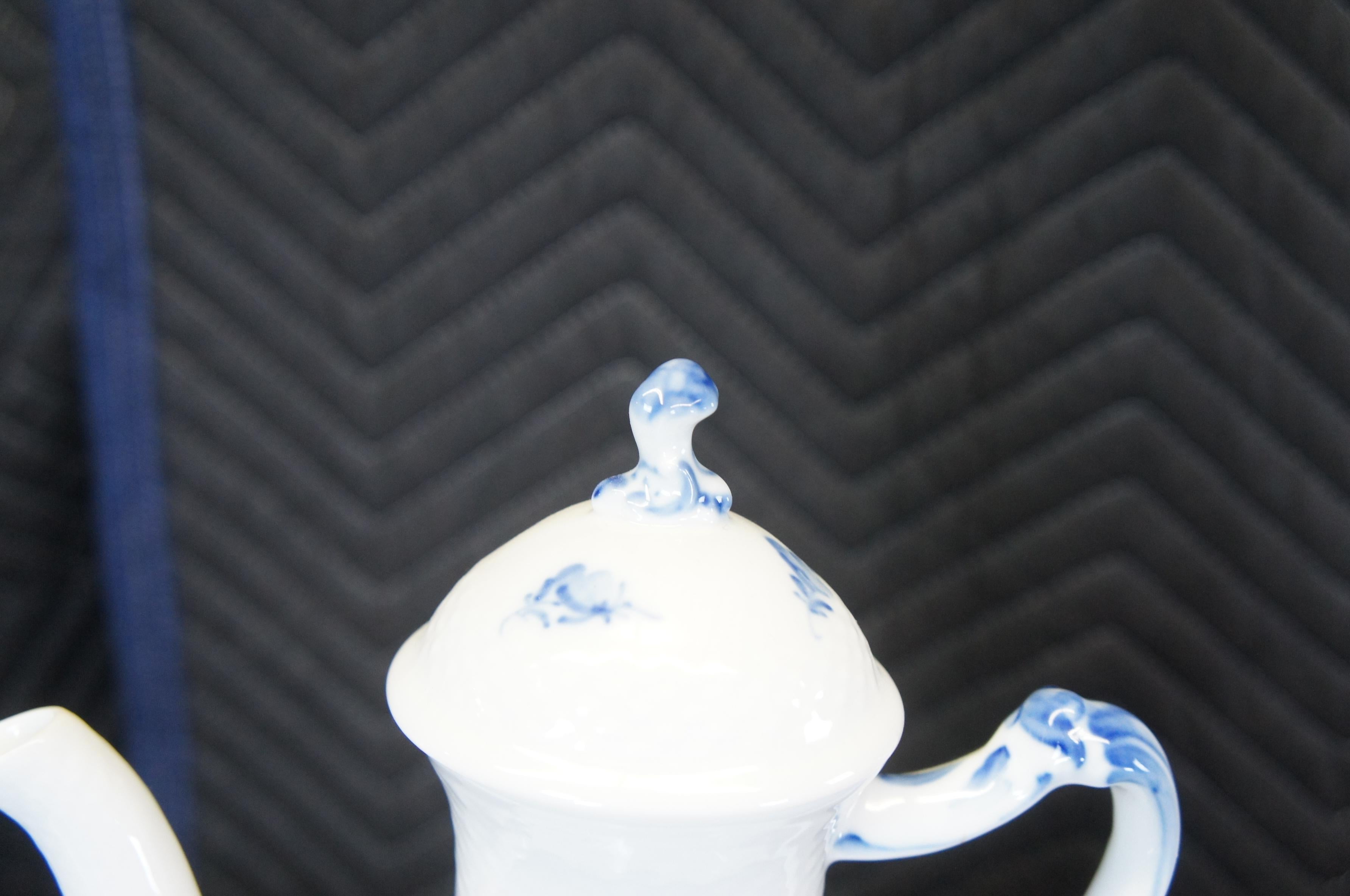 Dutch Colonial 21 Piece Royal Copenhagen Porcelain Blue Flowers Coffee Tea Set Service for 8 For Sale