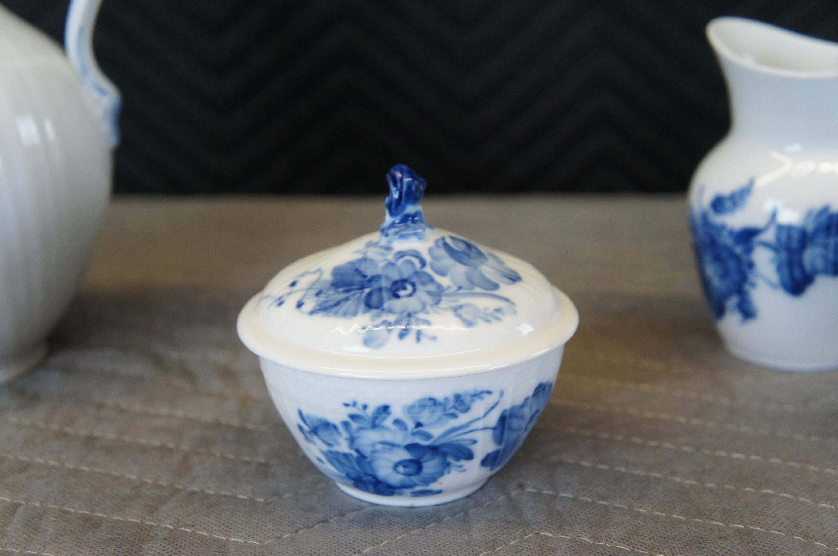 Porcelaine Service à café et thé de 21 pièces en porcelaine bleue Royal Copenhagen pour 8 personnes en vente