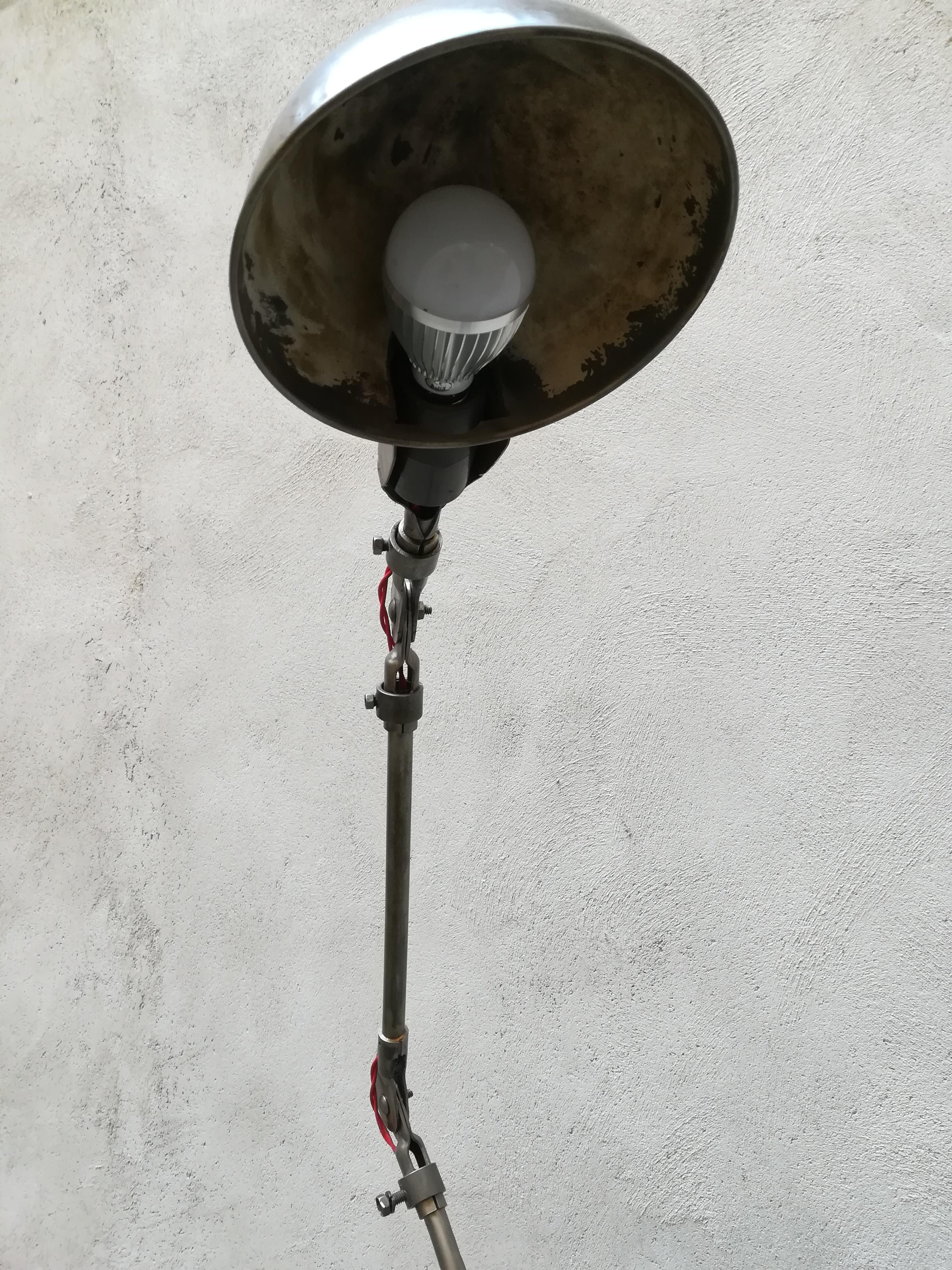 21st Century Upcycling France Table Lamp Made by Old Car's Mechanism For Sale 6