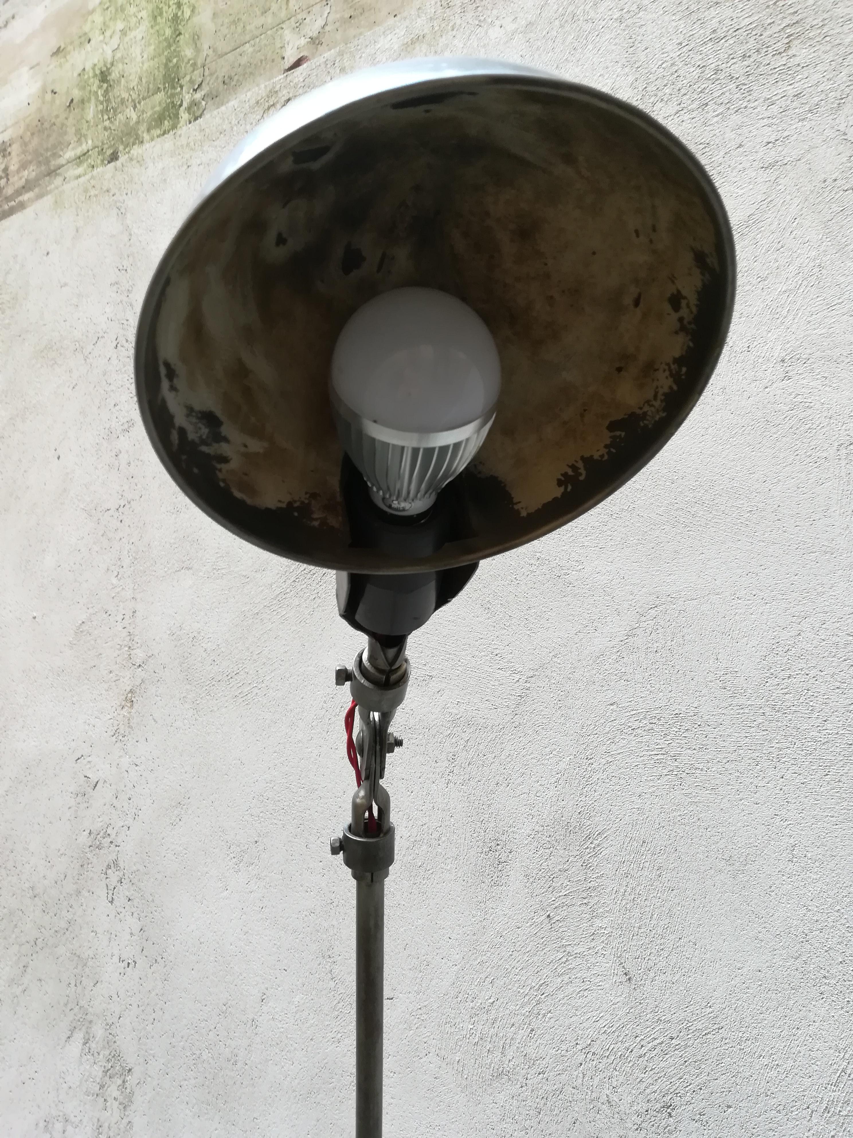 21st Century Upcycling France Table Lamp Made by Old Car's Mechanism For Sale 7
