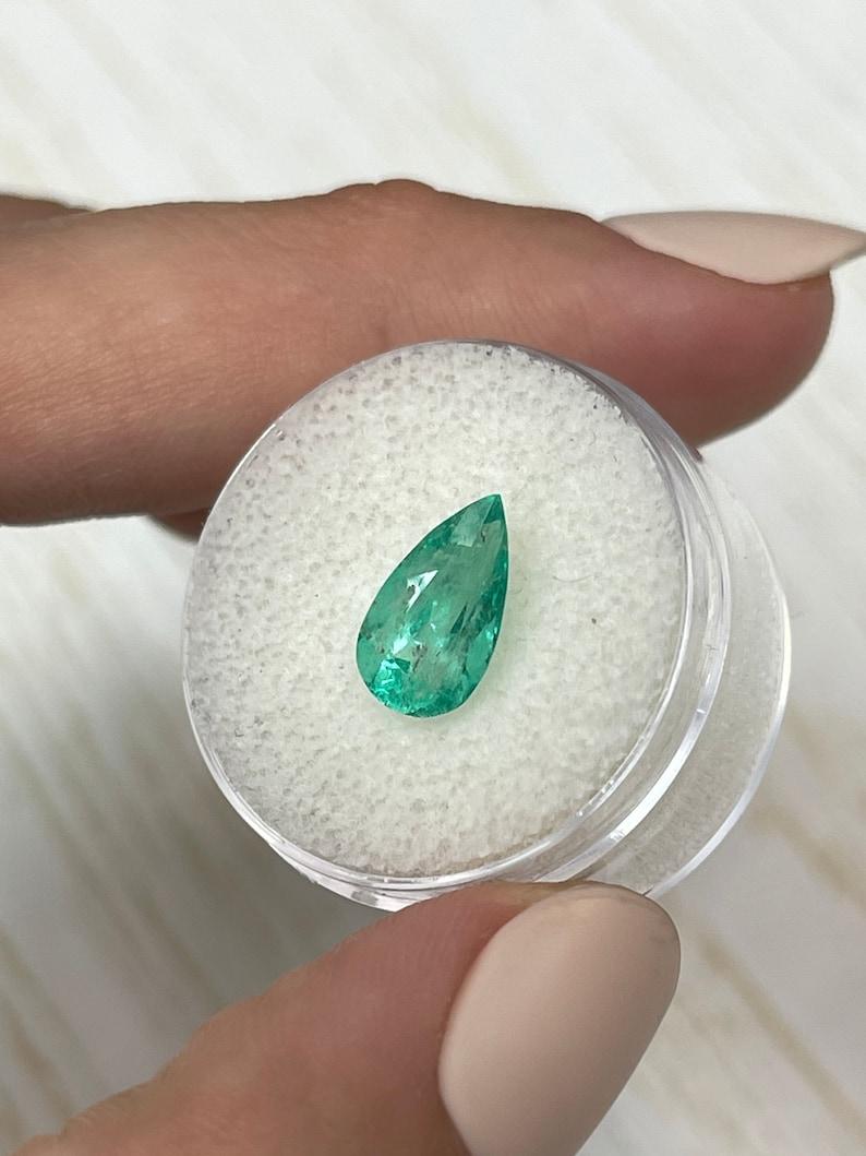 Smeraldo colombiano verde da 2,10 carati 12x6,5 - pietra di maggio a goccia con taglio a pera In condizioni Nuovo in vendita a Jupiter, FL
