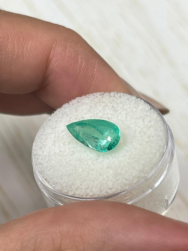 Smeraldo colombiano verde da 2,10 carati 12x6,5 - pietra di maggio a goccia con taglio a pera in vendita 1