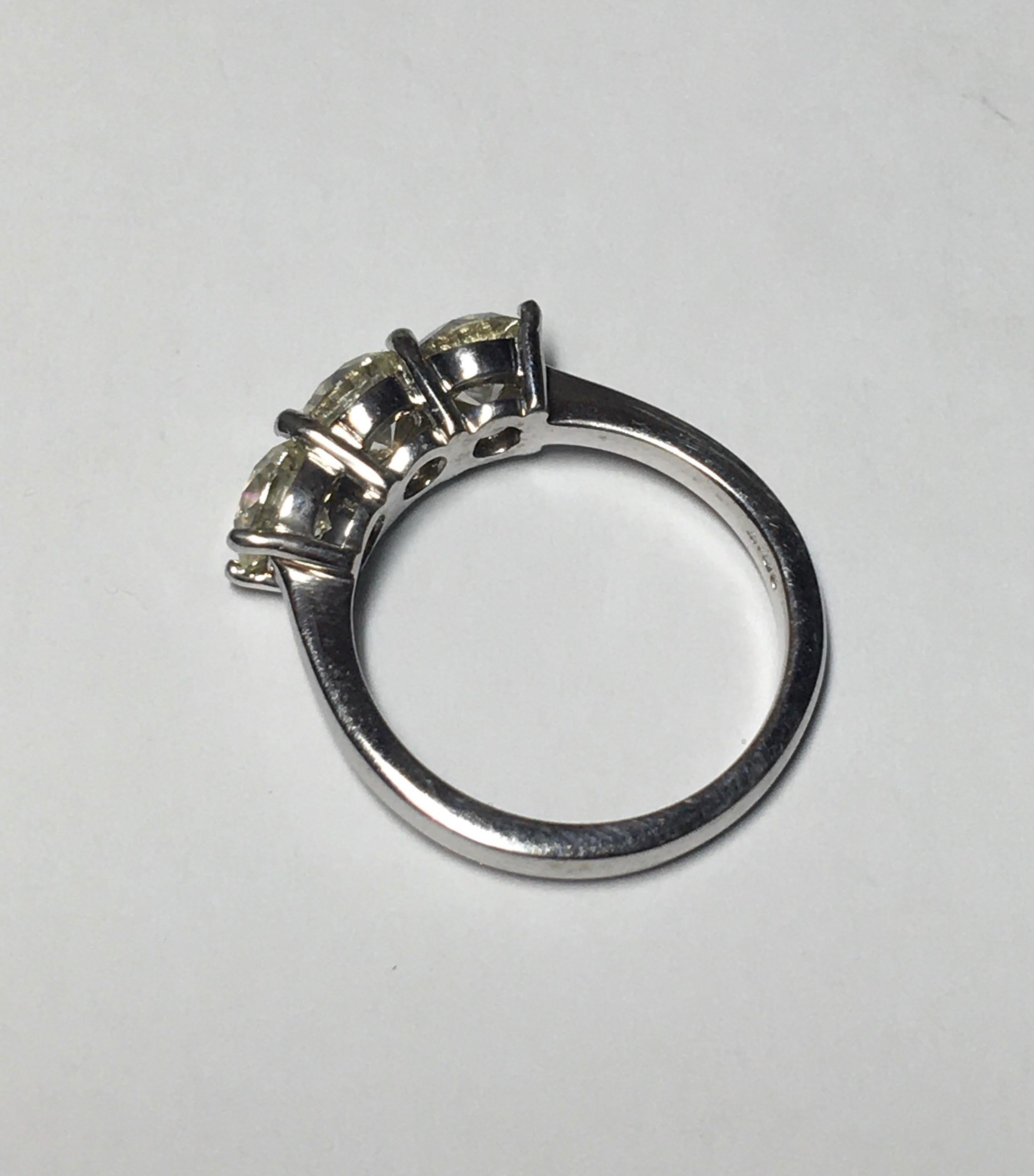 Round Cut 2.10 Carat 18 Karat Engagement Round Diamond Trilogy 4 Prongs Three-Stones Ring For Sale