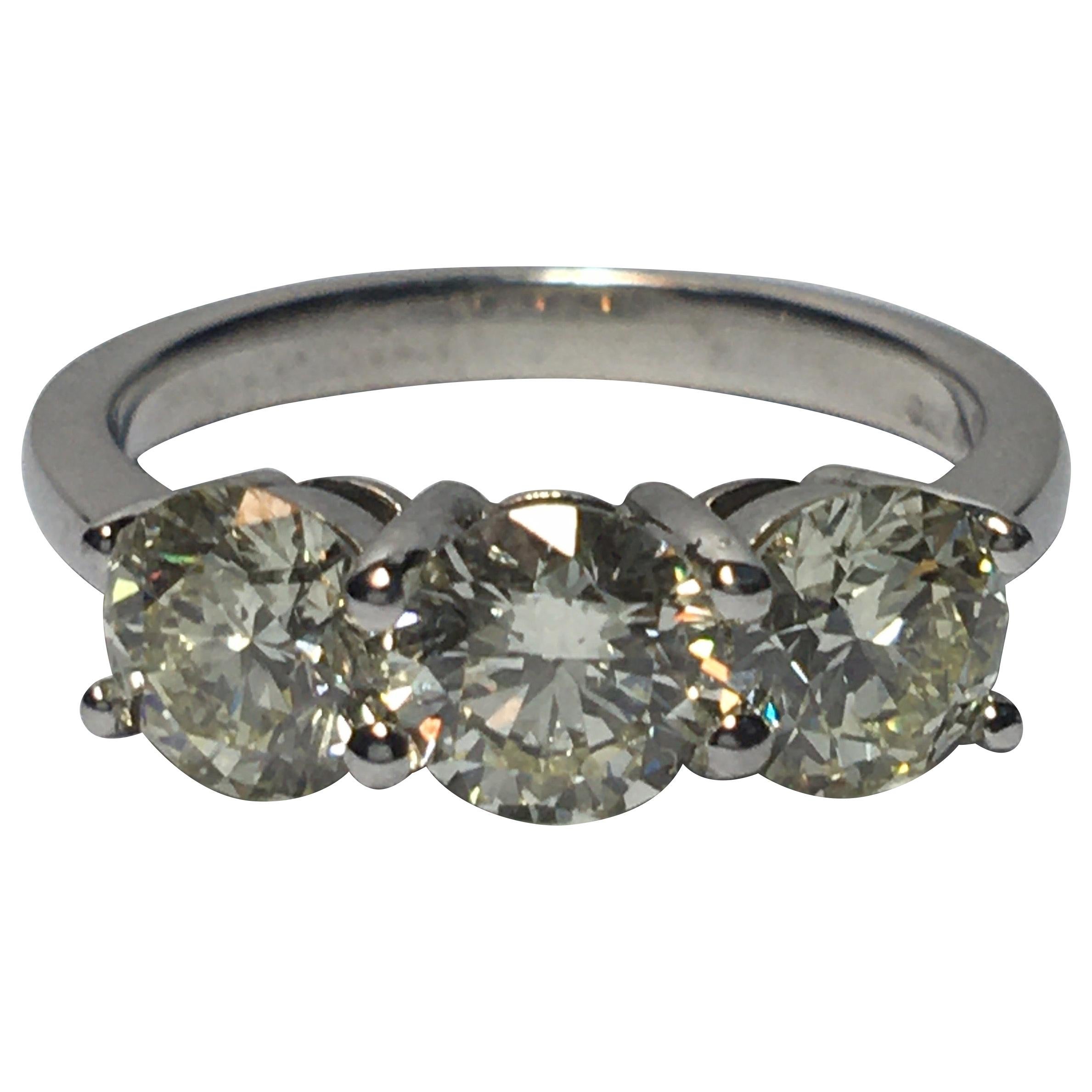 2.10 Carat 18 Karat Engagement Round Diamond Trilogy 4 Prongs Three-Stones Ring For Sale