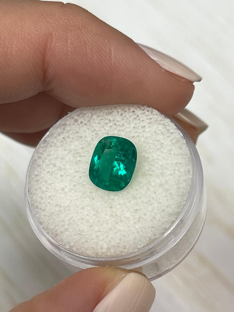 2,10 Karat 8x7 Vivid Muzo Grün Kolumbianischer Smaragd - Kissenschliff Echter Edelstein Mai im Zustand „Neu“ im Angebot in Jupiter, FL