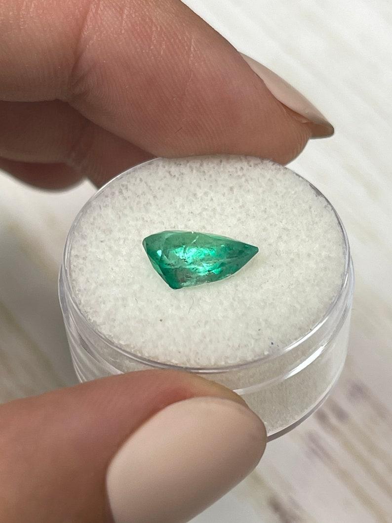 Women's 2.10 Carat Bi-Color Green Colombian Emerald - Pear-Cut May Birthstone Gem For Sale