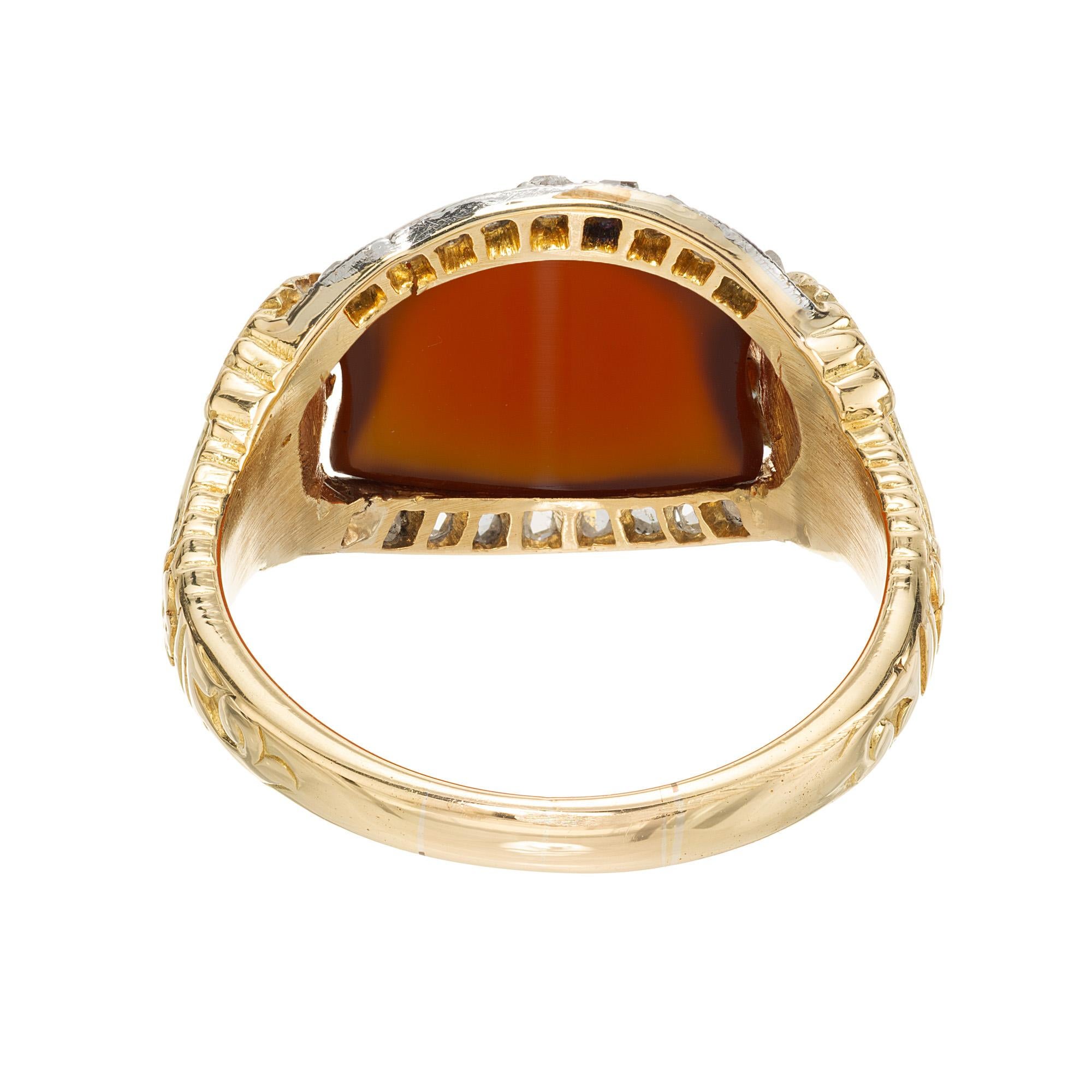 Donna Anello in oro giallo con cupola in platino con diamante aureolato da 2,10 carati di corniola in vendita