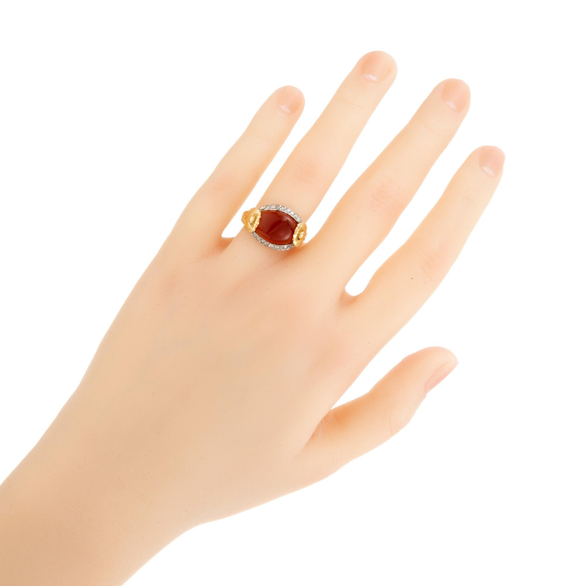 Anello in oro giallo con cupola in platino con diamante aureolato da 2,10 carati di corniola in vendita 1