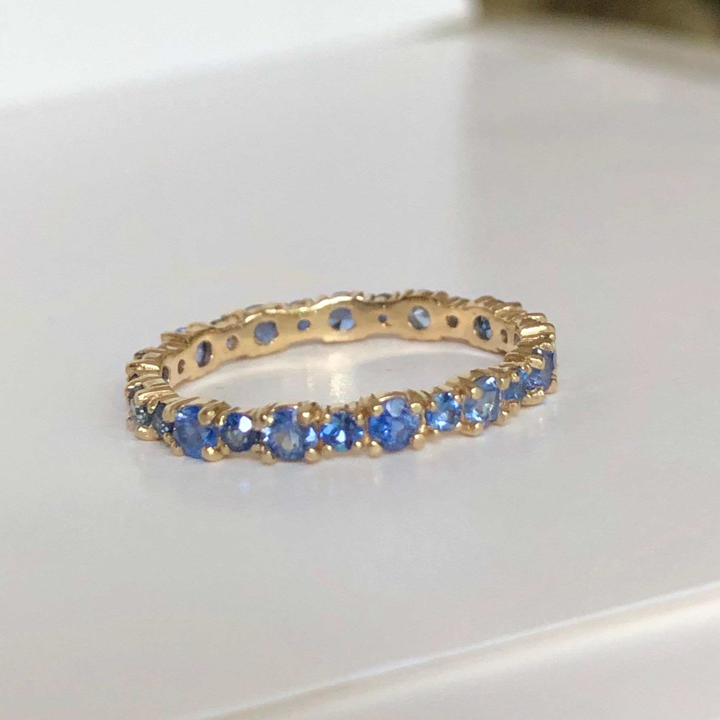 2.10 Carat Ceylon Sapphire Engagement Eternity Wedding Band Ring Gold For Sale 4