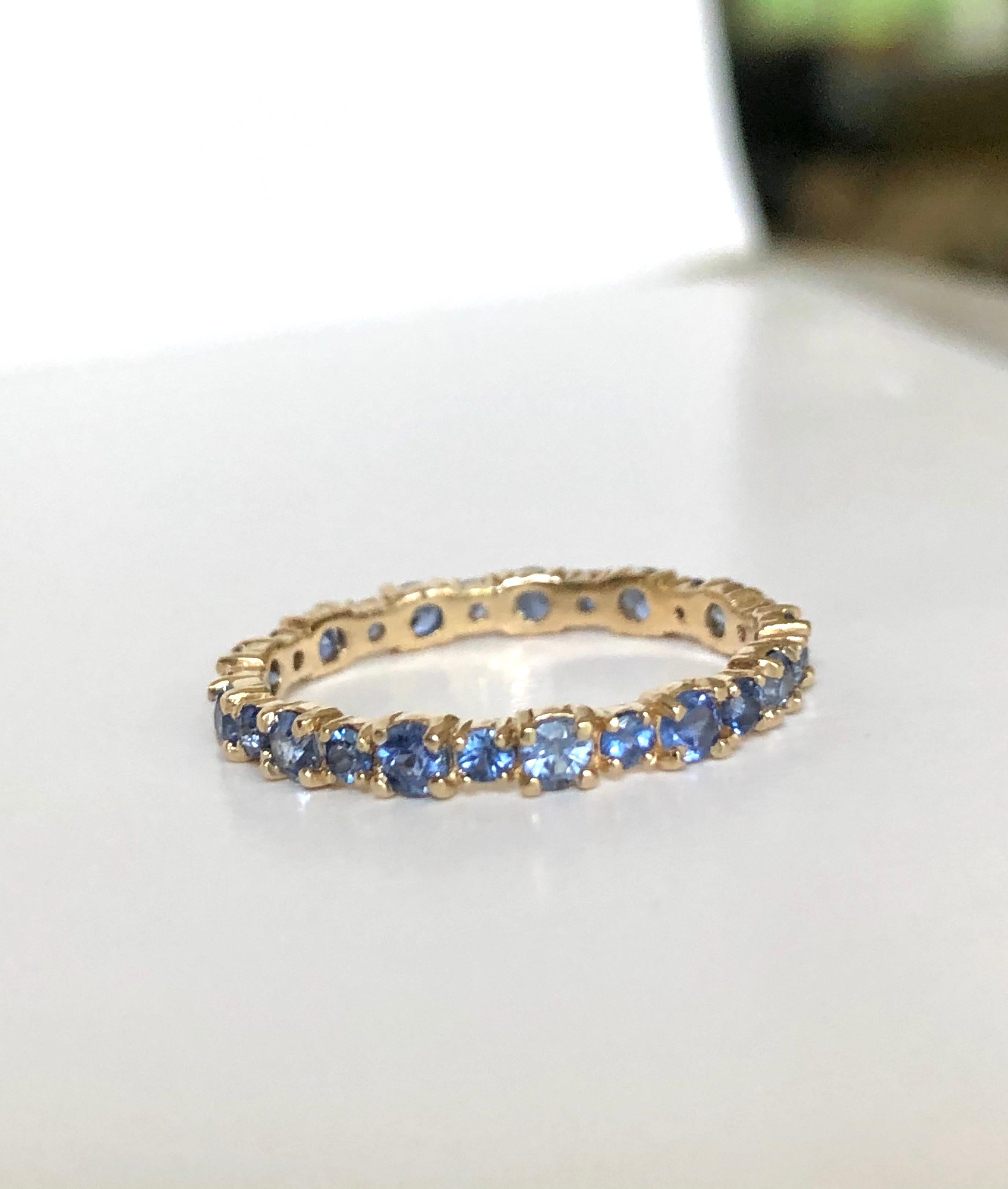 2.10 Carat Ceylon Sapphire Engagement Eternity Wedding Band Ring Gold For Sale 2