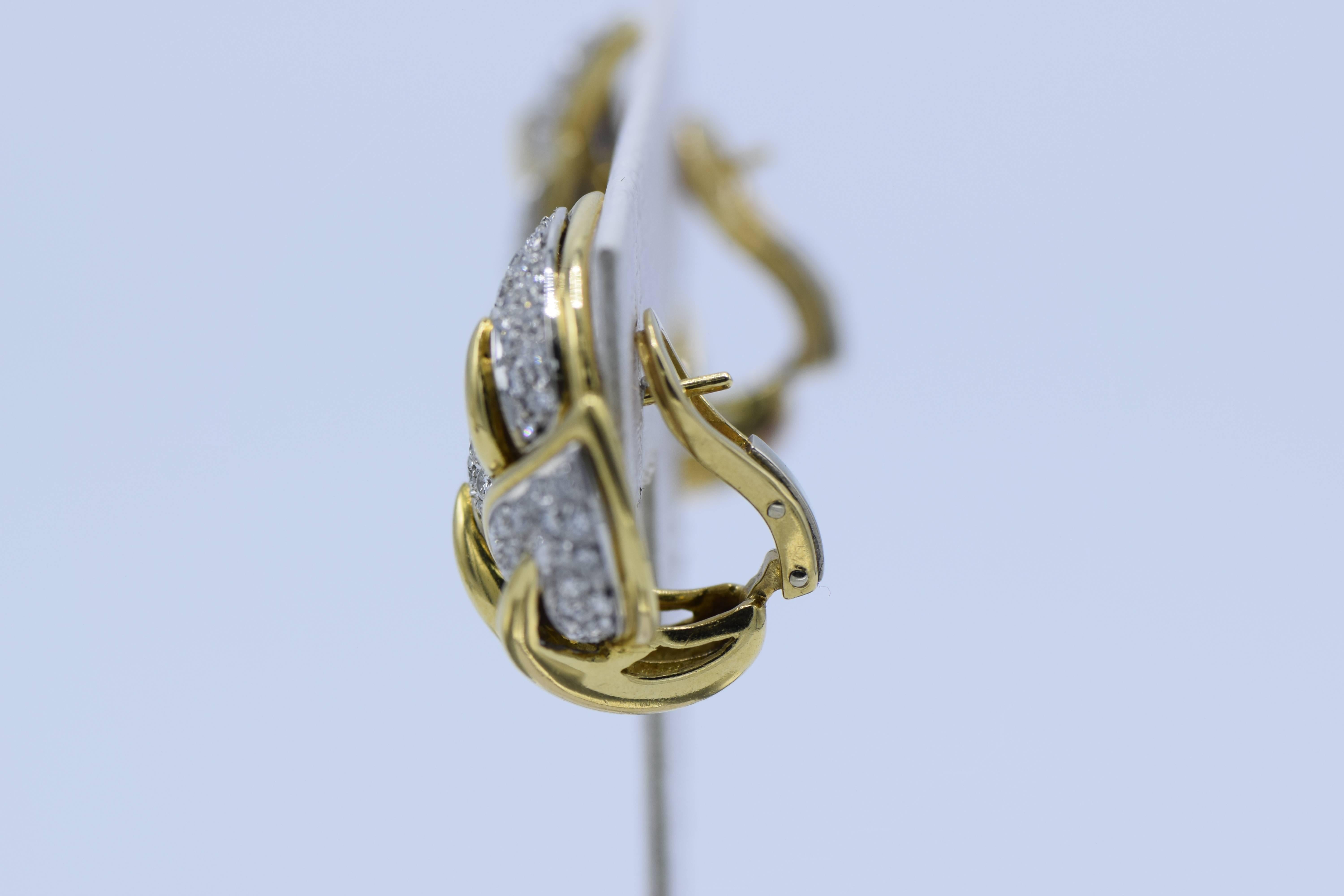 Contemporain Boucles d'oreilles clips en or avec feuilles et diamants de 2,10 carats en vente