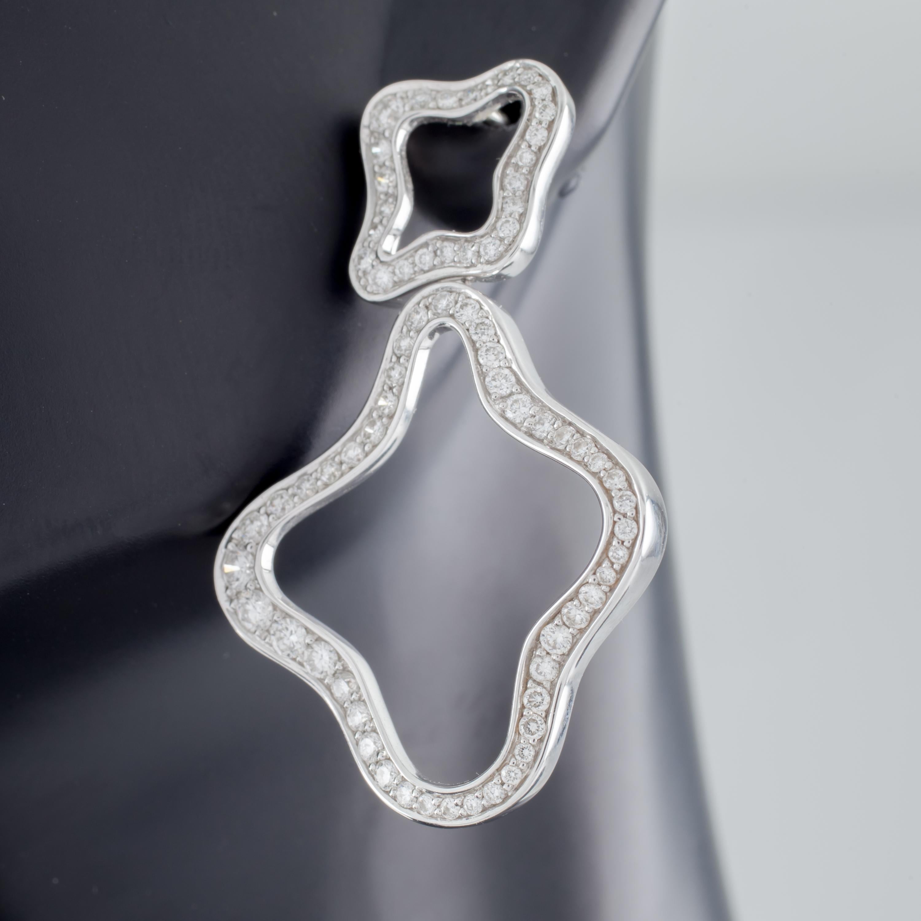 2.10 Carat Diamond Flower Dangle Stud 18 Karat White Gold Earrings In Excellent Condition For Sale In Sherman Oaks, CA