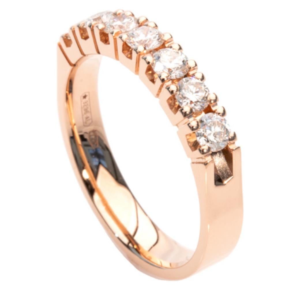 2.10 Carat E-F VS Diamonds 18K White Gold 7 Stones Classic Modern Band Ring In New Condition For Sale In Rome, IT