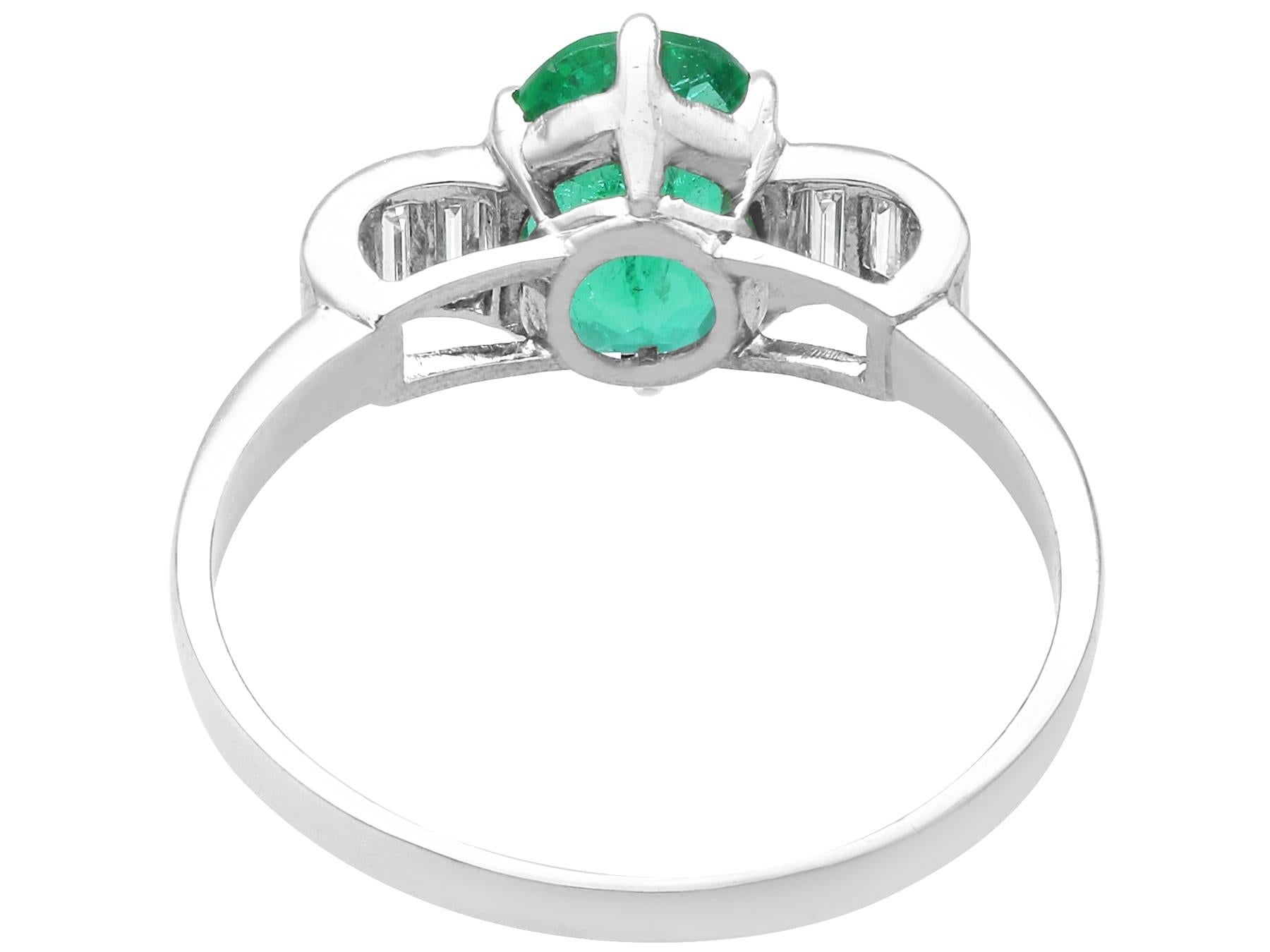 Femenino o masculino Esmeralda de 2,10 quilates Diamante de 0,42 quilates Anillo de cóctel en platino en venta