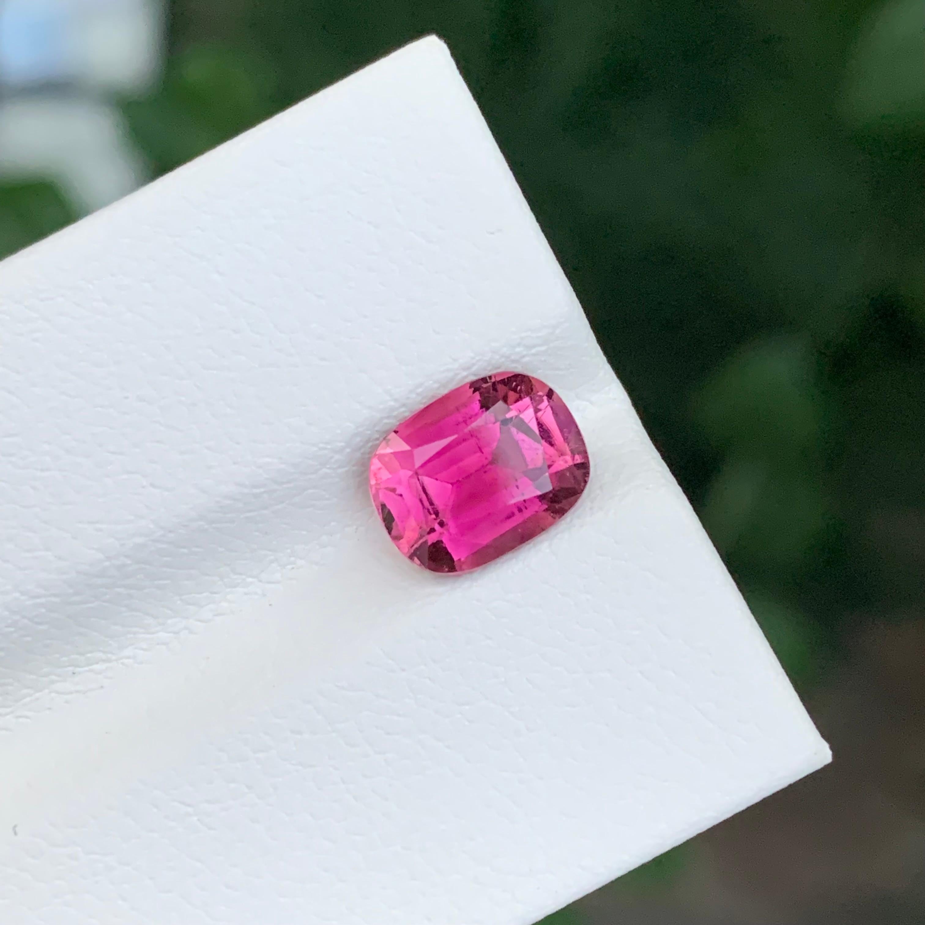 Tourmaline rose 2.10 carats facettée, forme coussin en vente 3