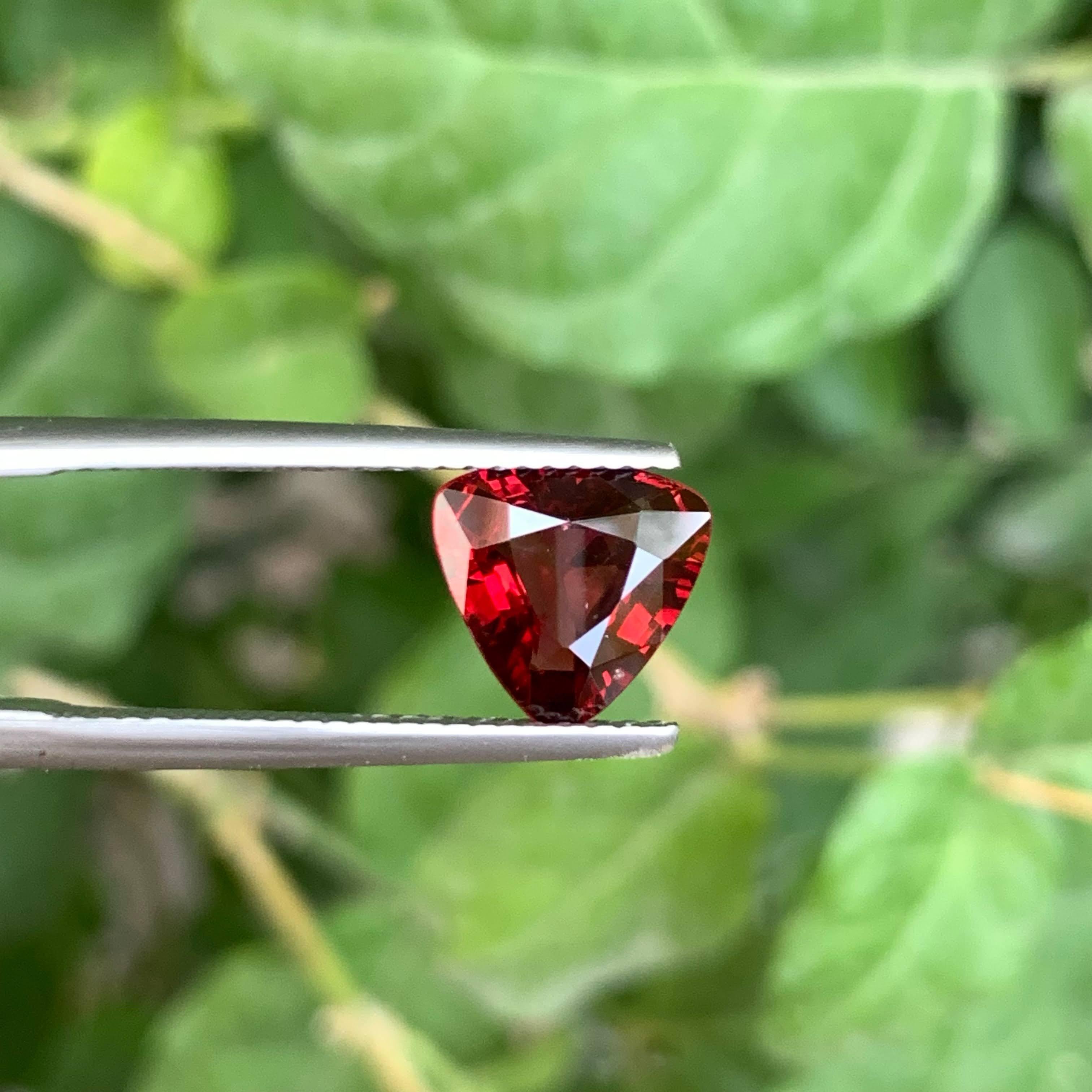 2.10 Carat Loose Dazzling Red Spinel Stone Trillion Cut Natural Burmese Gemstone en vente 1