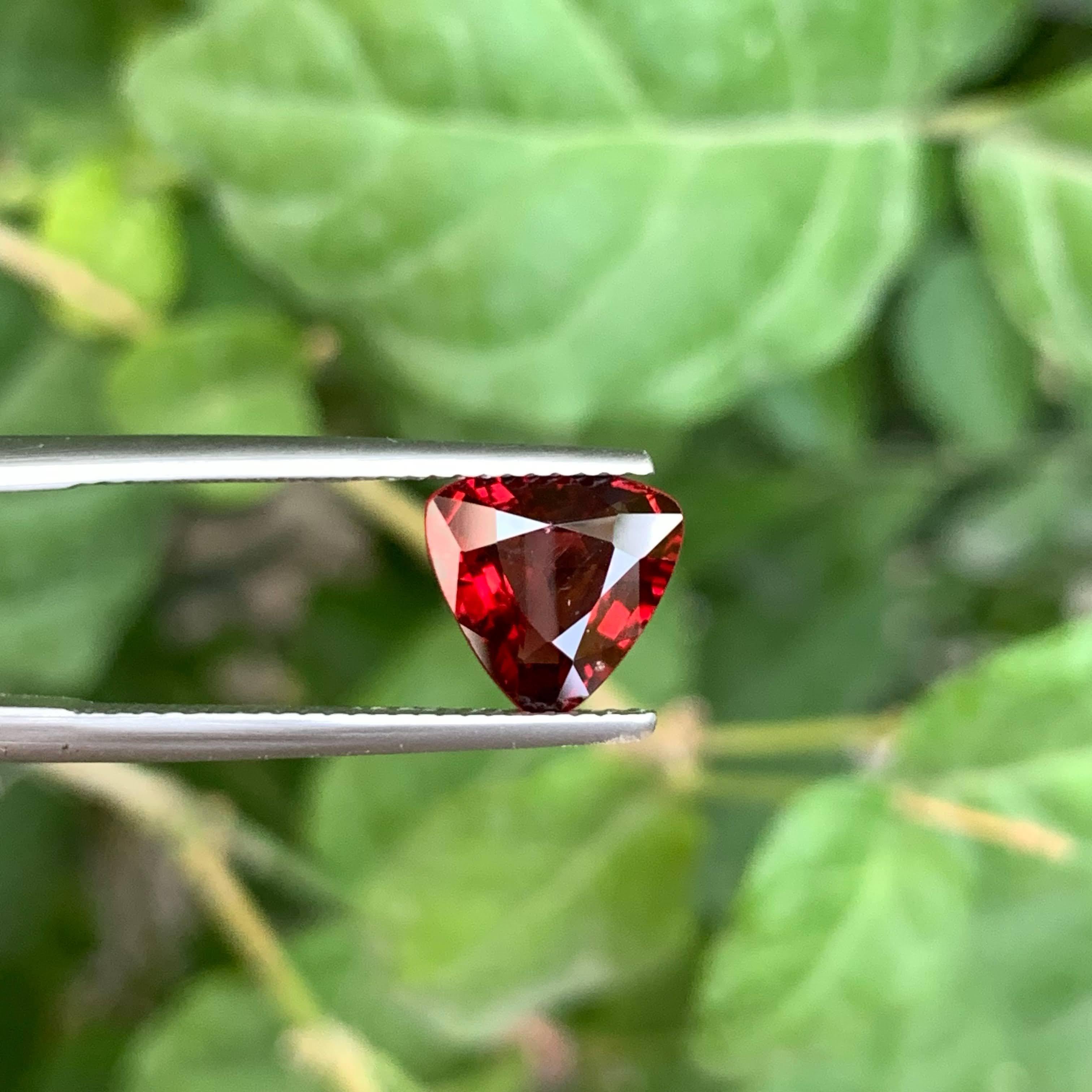 2.10 Carat Loose Dazzling Red Spinel Stone Trillion Cut Natural Burmese Gemstone en vente 2