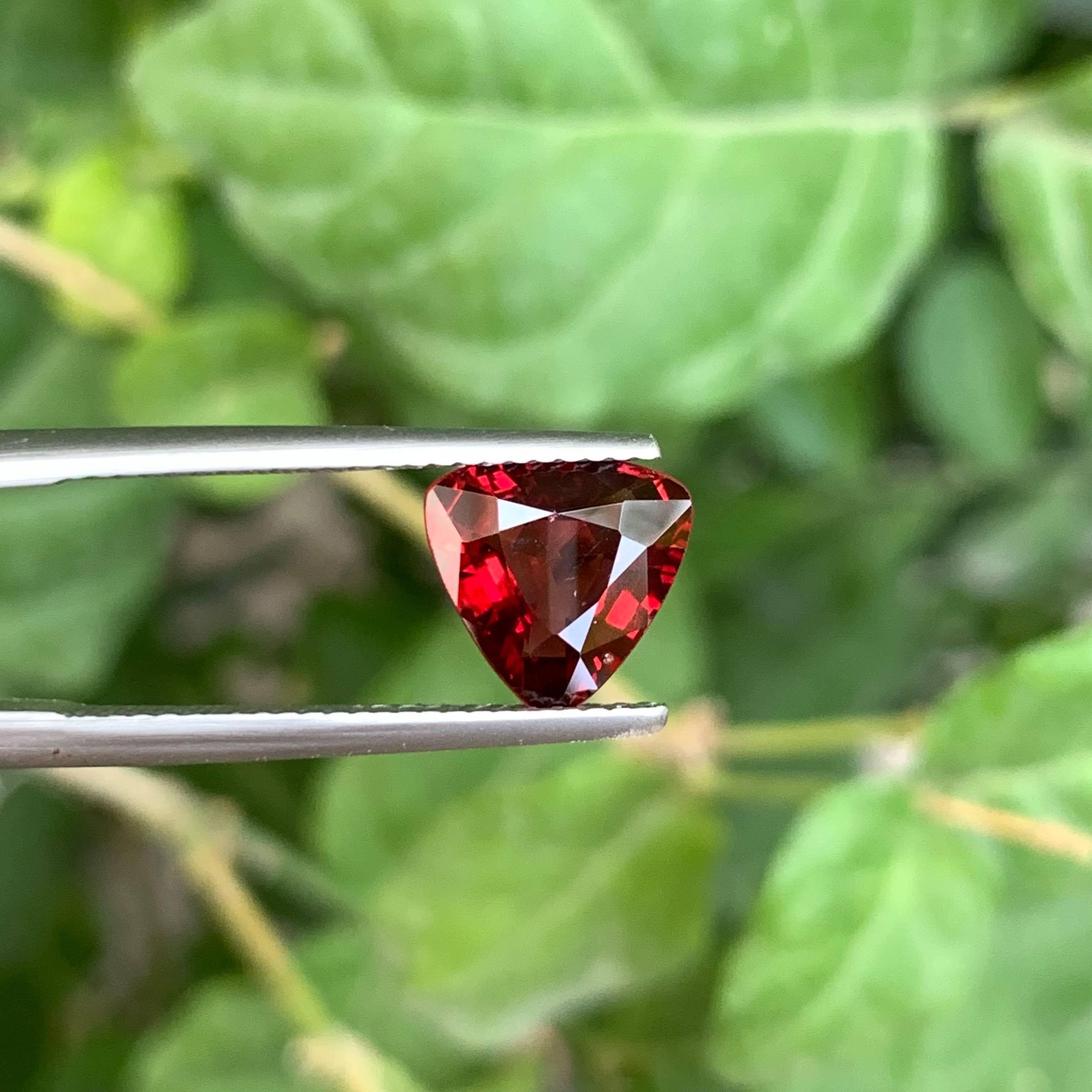 2.10 Carat Loose Dazzling Red Spinel Stone Trillion Cut Natural Burmese Gemstone en vente 3