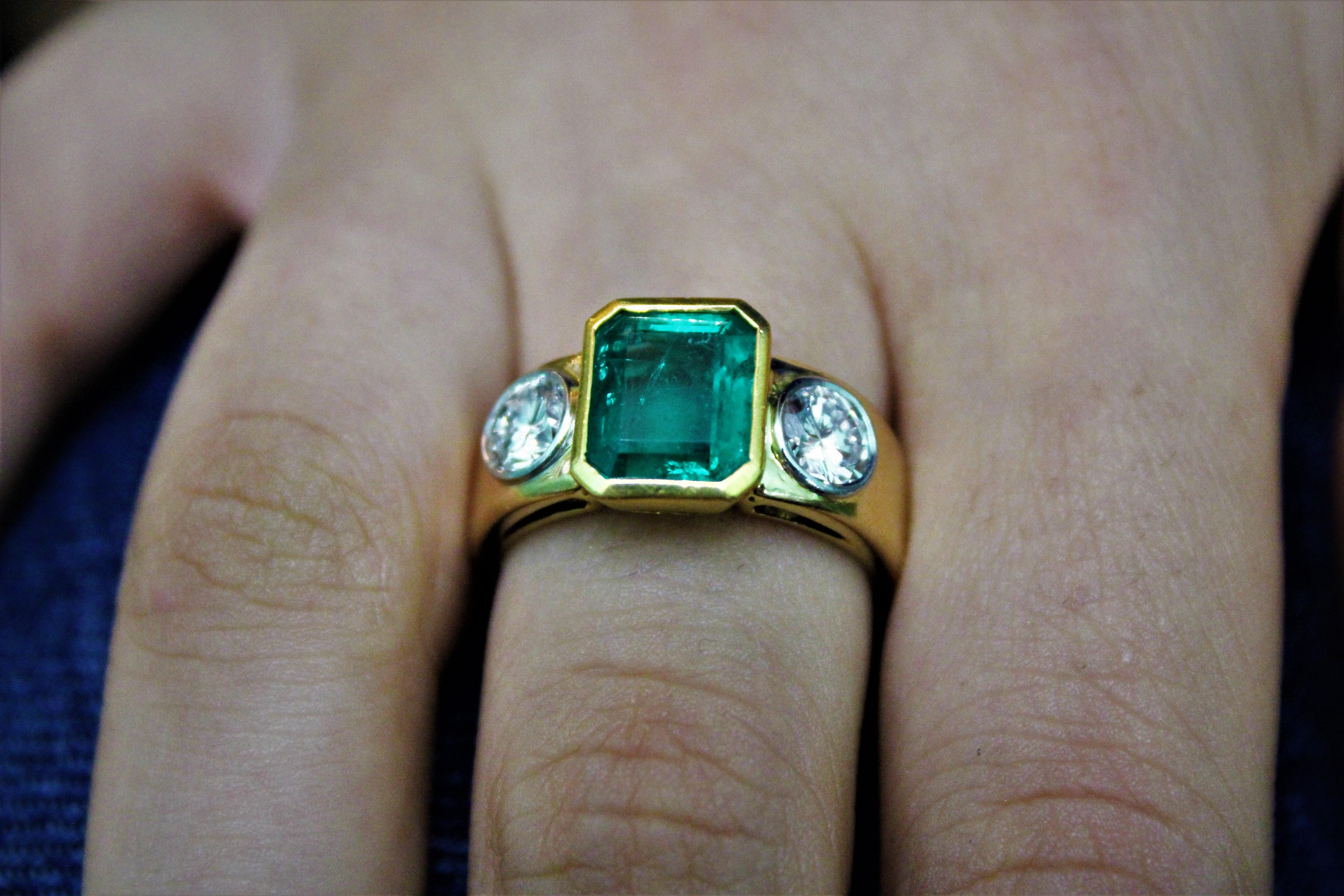 2.10 Carat Natural Colombian Emerald Diamonds G Col. VVS 18 Karat Gold Ring 4