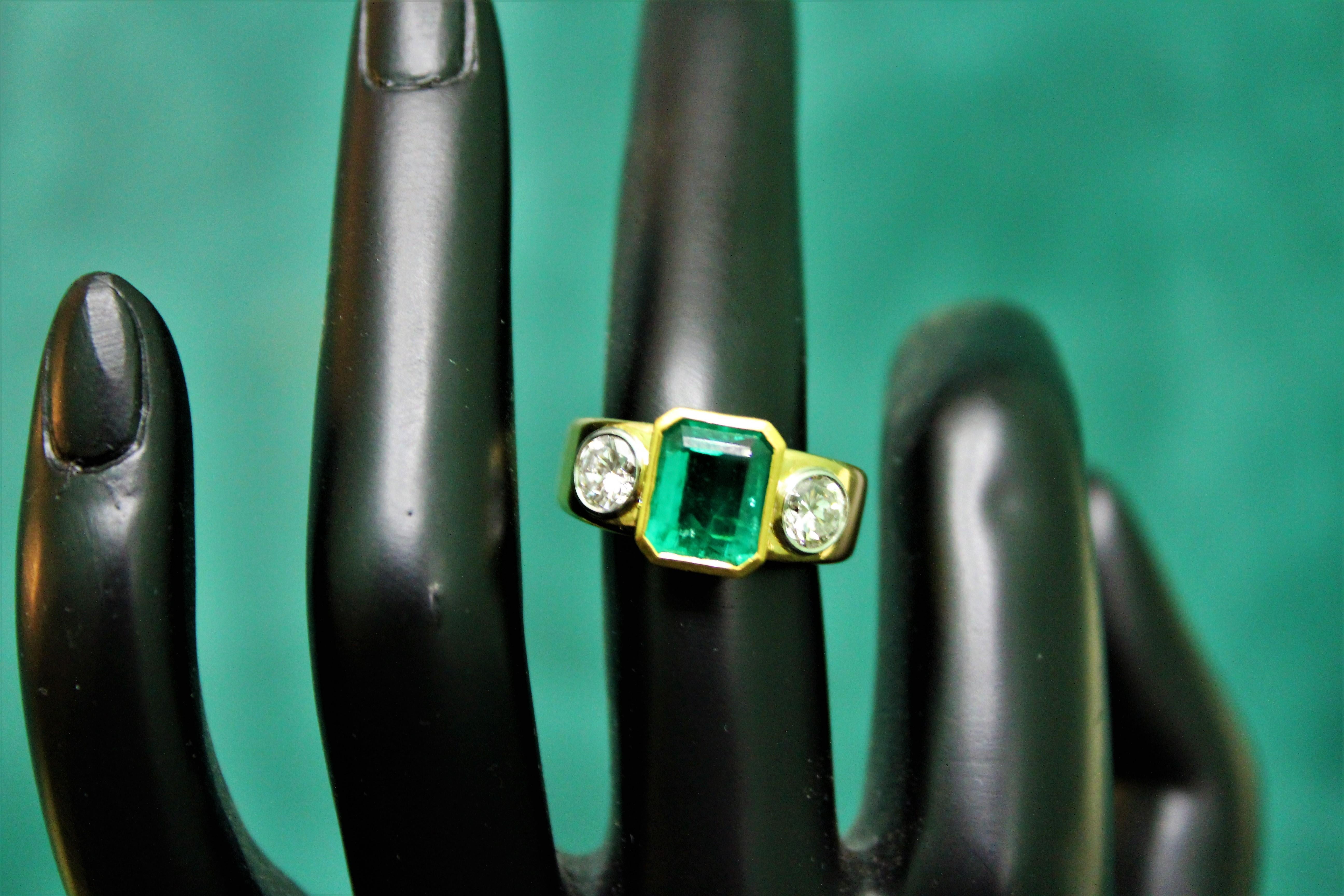 2.10 Carat Natural Colombian Emerald Diamonds G Col. VVS 18 Karat Gold Ring 5
