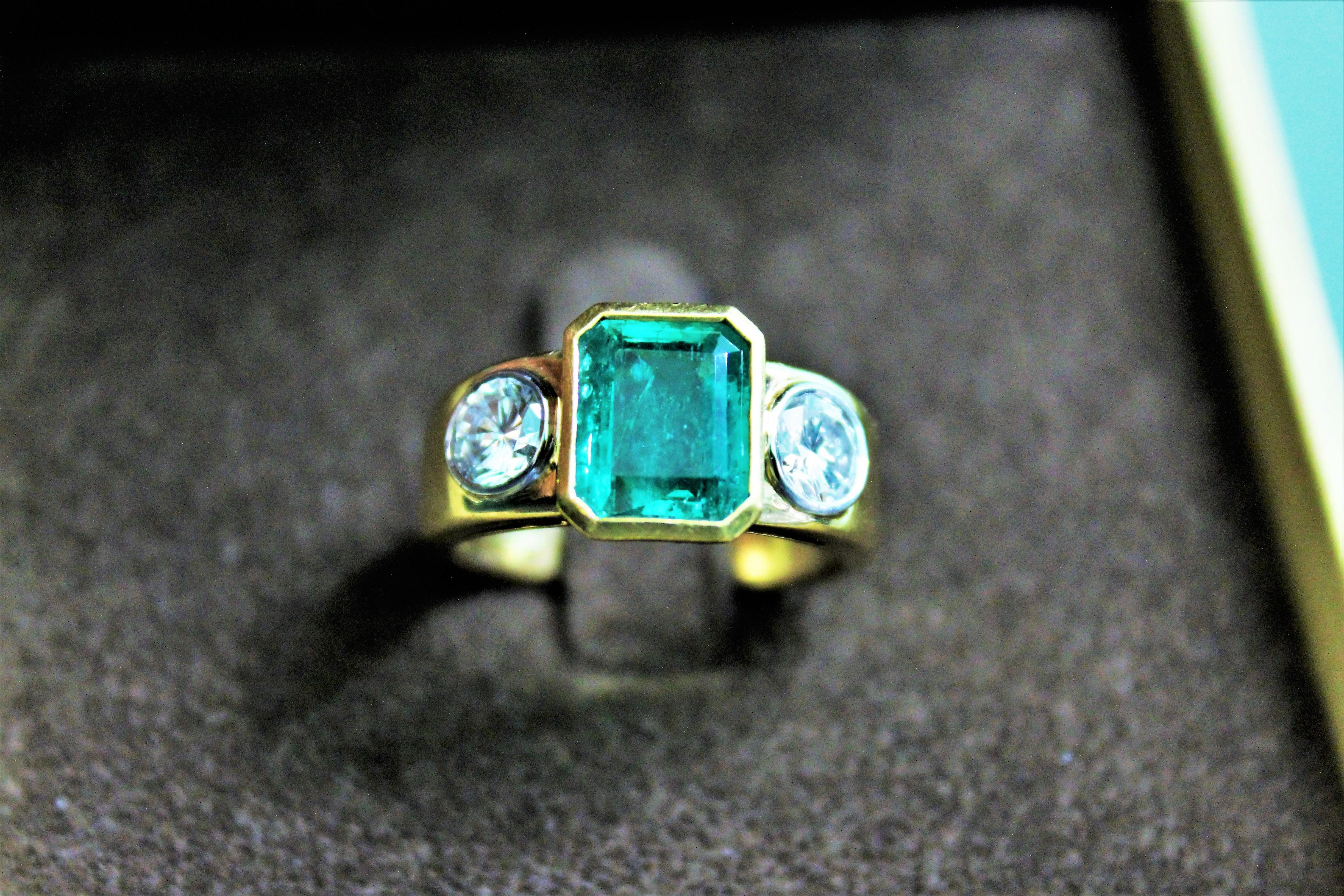 Emerald Cut 2.10 Carat Natural Colombian Emerald Diamonds G Col. VVS 18 Karat Gold Ring