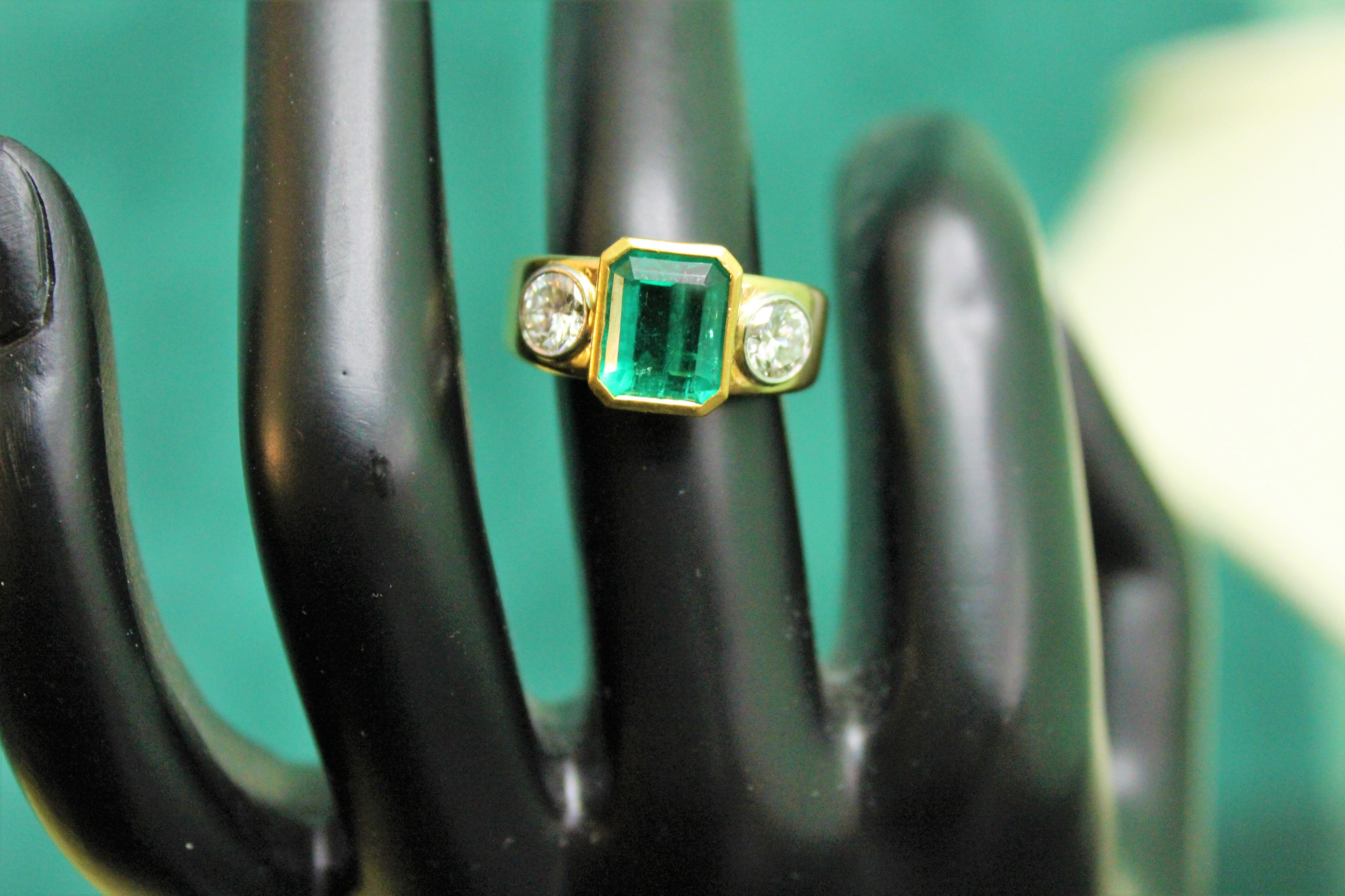 2.10 Carat Natural Colombian Emerald Diamonds G Col. VVS 18 Karat Gold Ring 1
