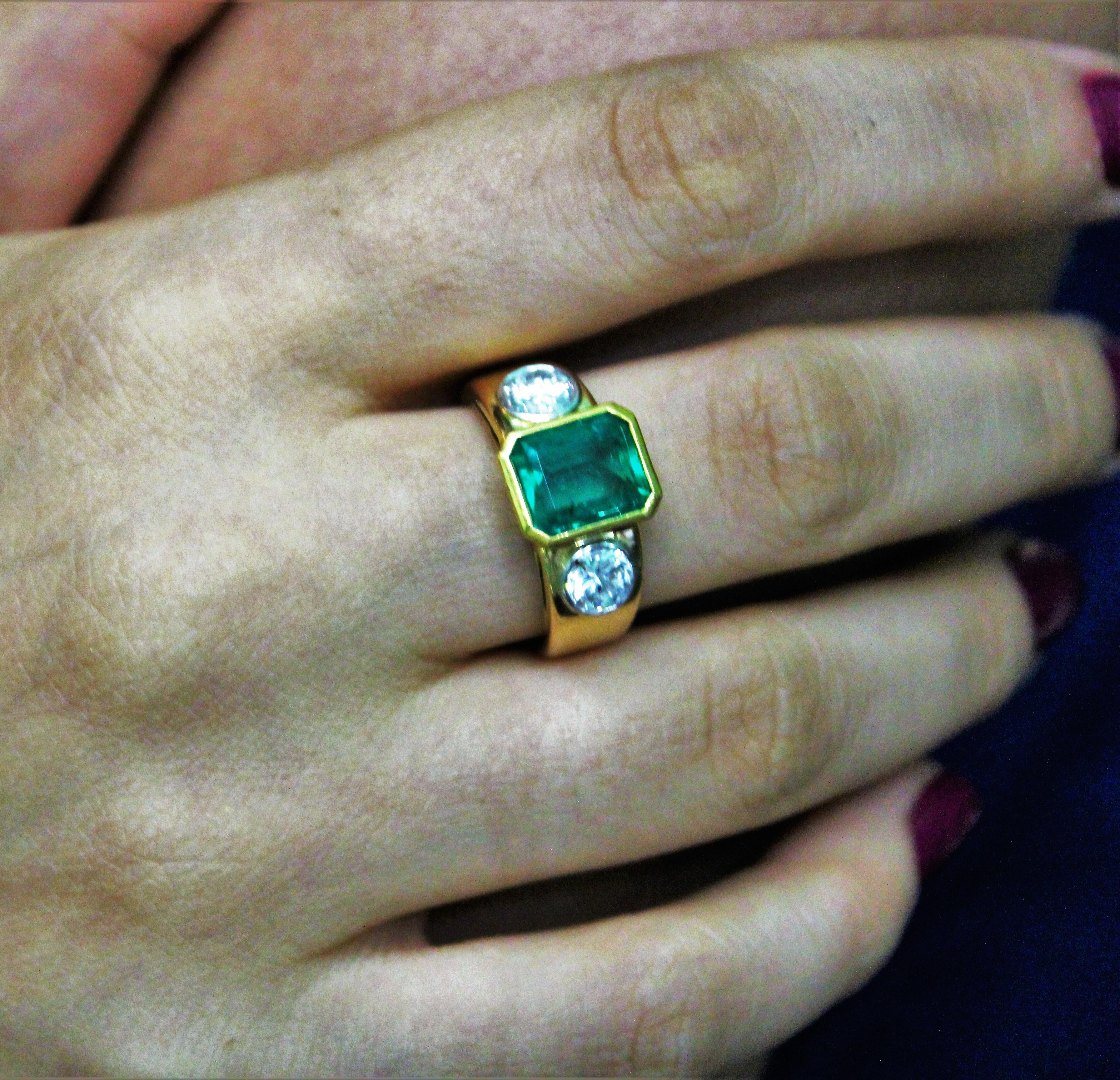 2.10 Carat Natural Colombian Emerald Diamonds G Col. VVS 18 Karat Gold Ring 2