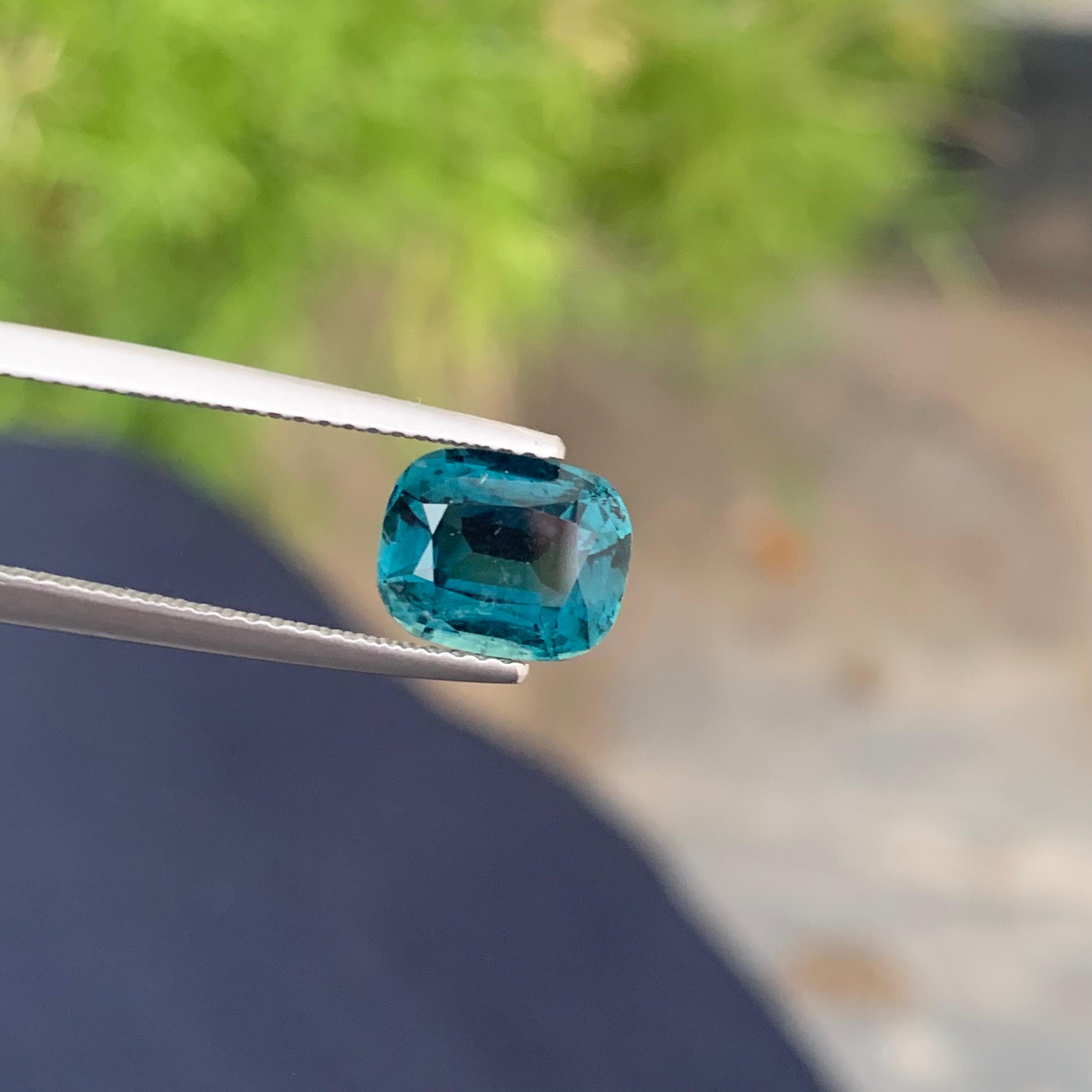 Tourmaline bleu foncé naturel de 2,10 carats provenant d'une mine afghane, taillée en coussin en vente 4